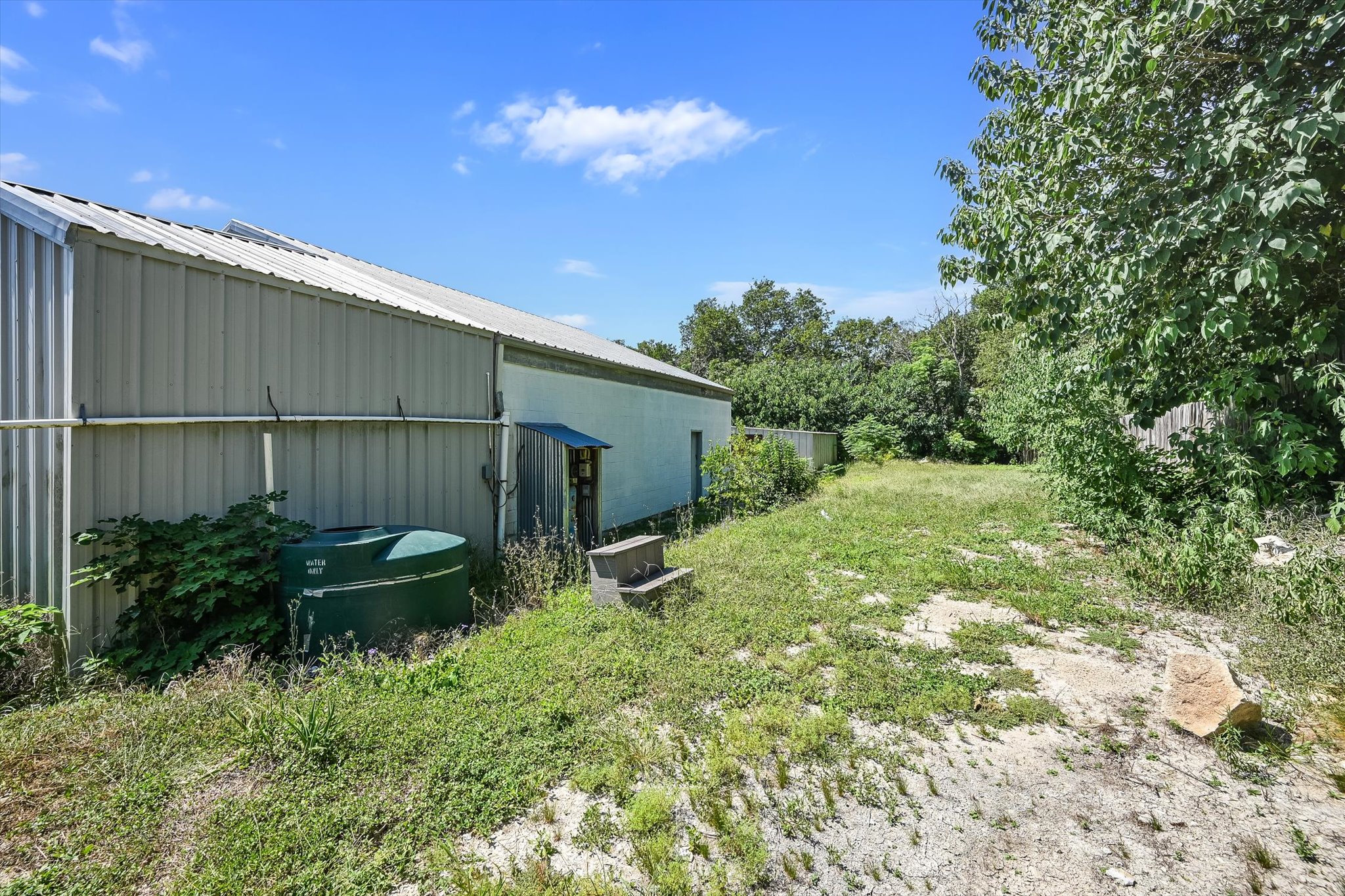 main property photo 27