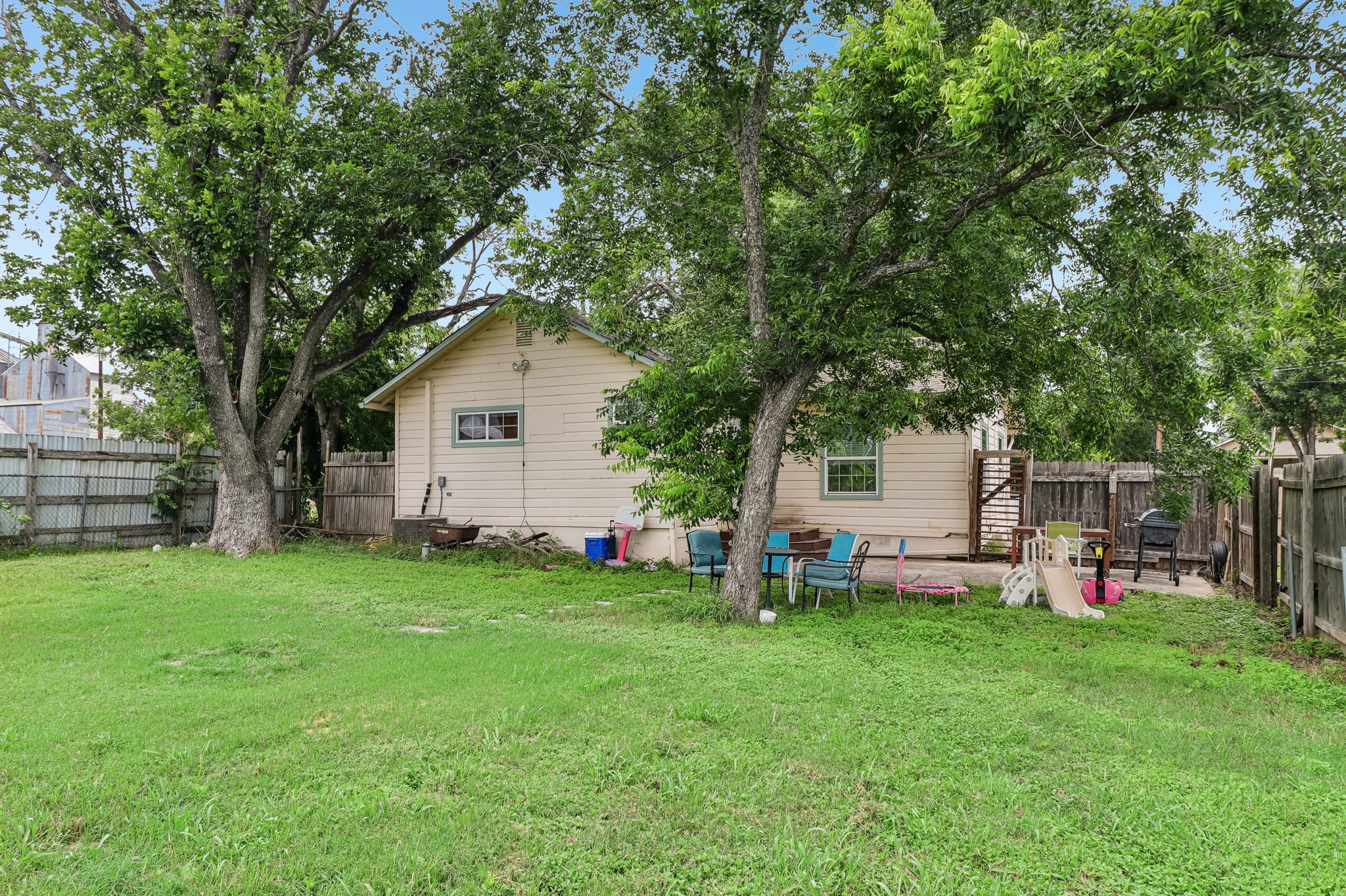 main property photo 27