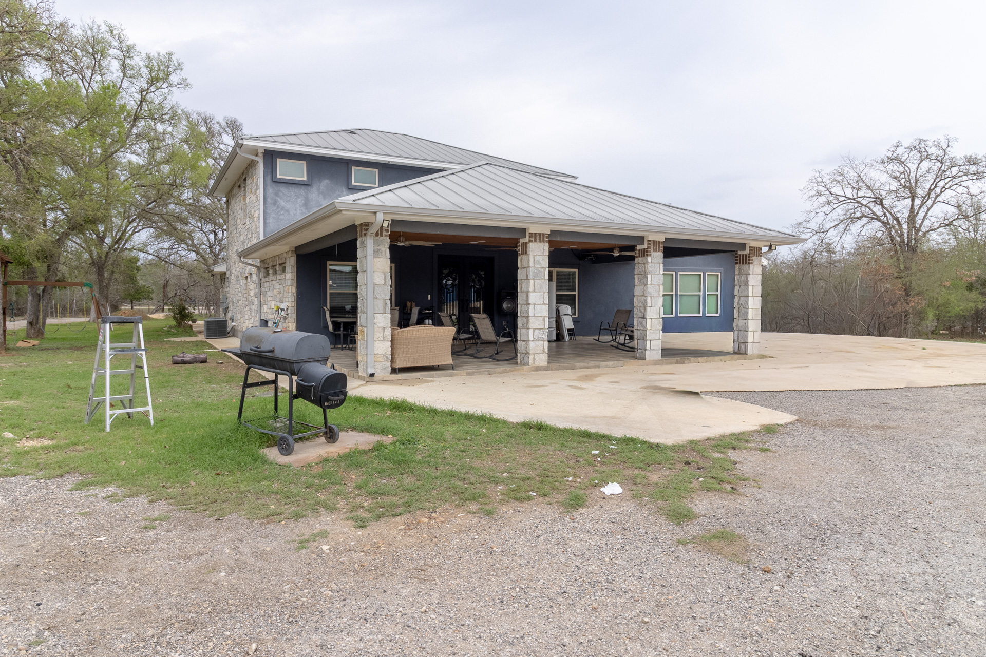 main property photo 30