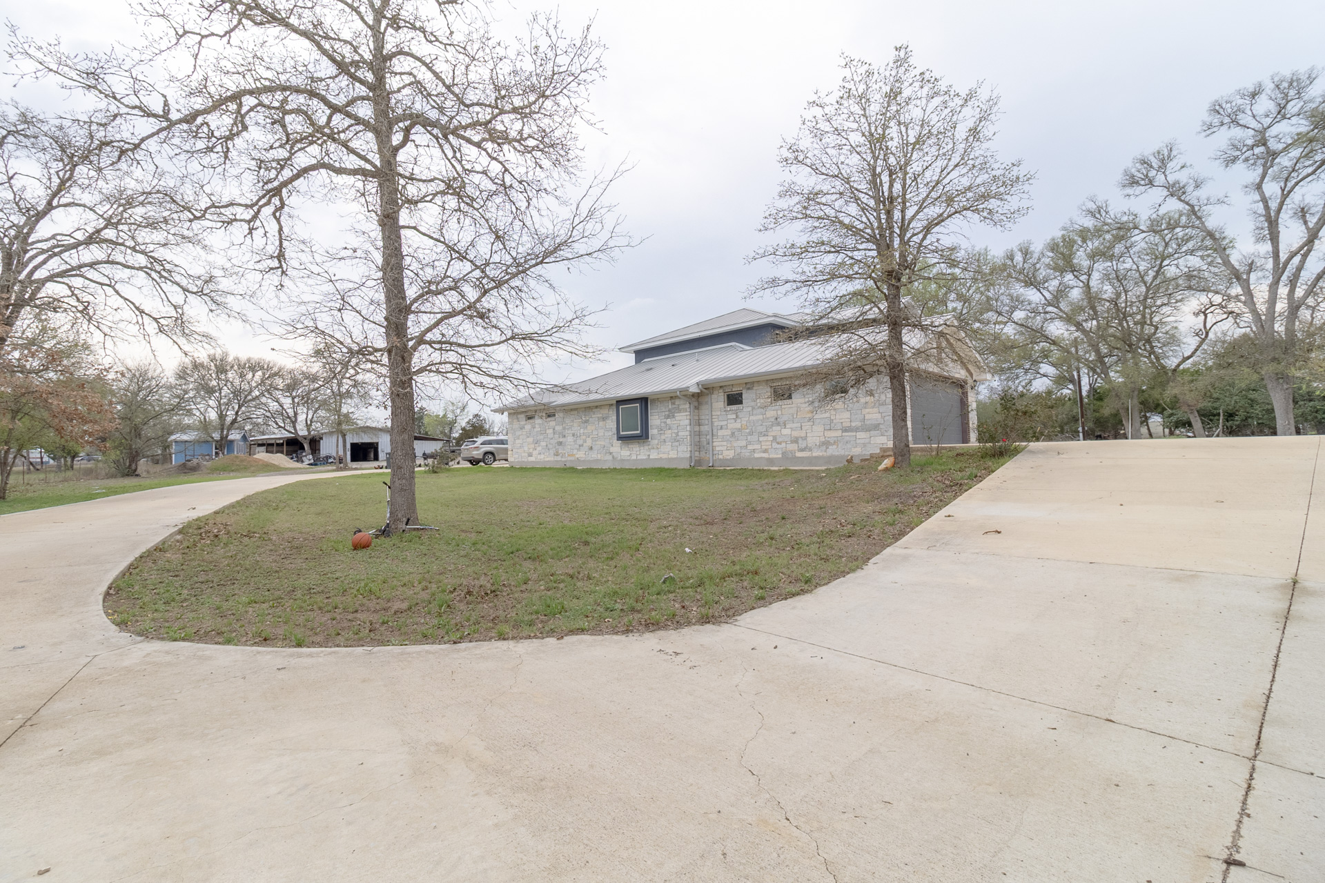 main property photo 31