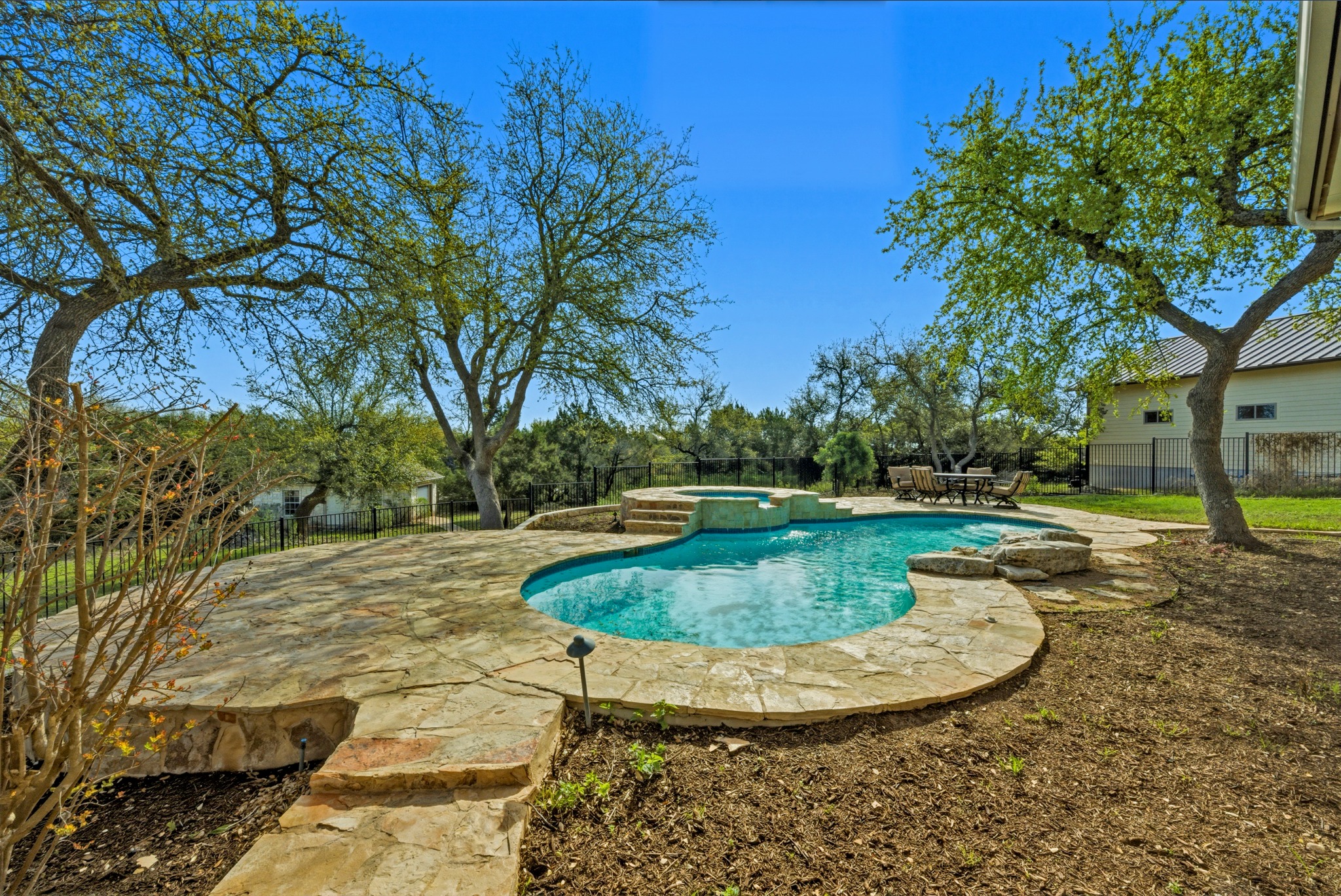 main property photo 28