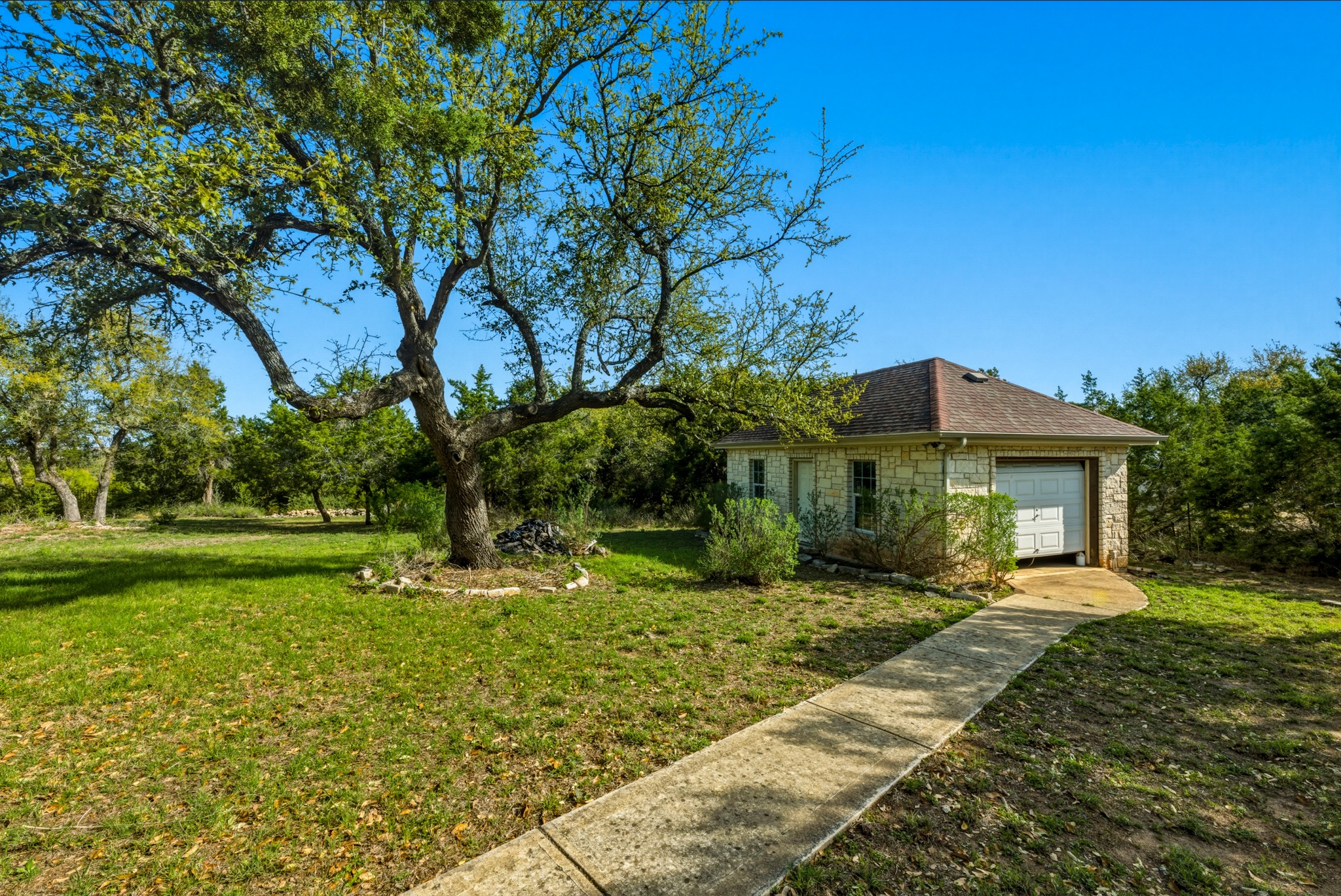 main property photo 33