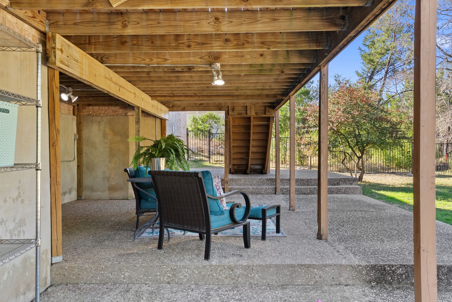main property photo 31