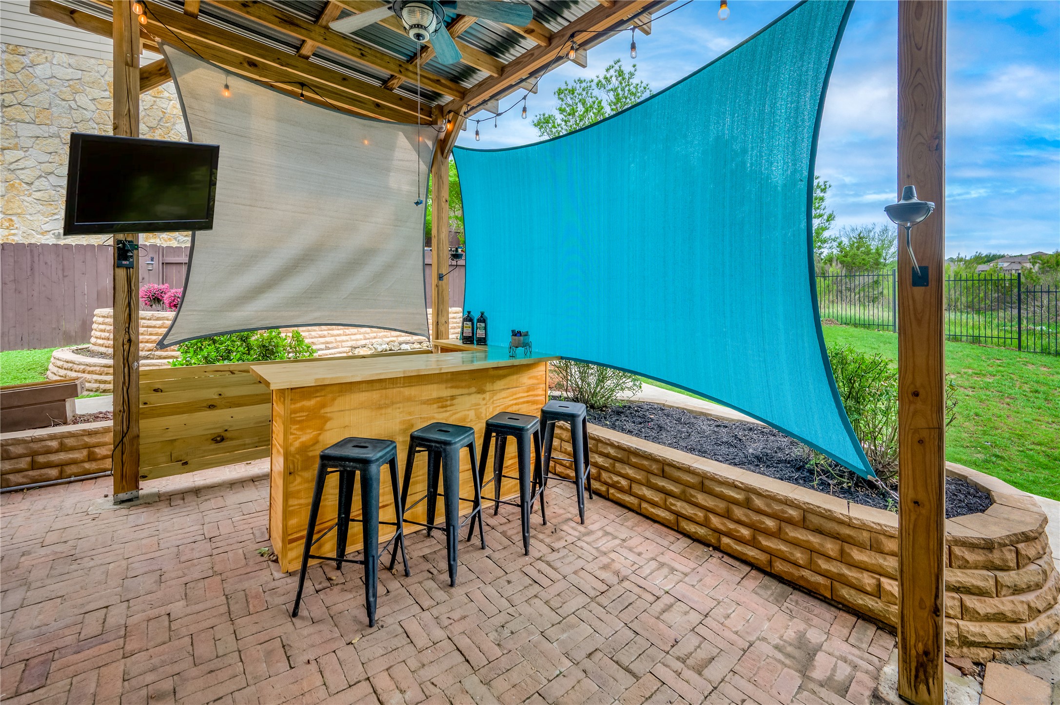 main property photo 23