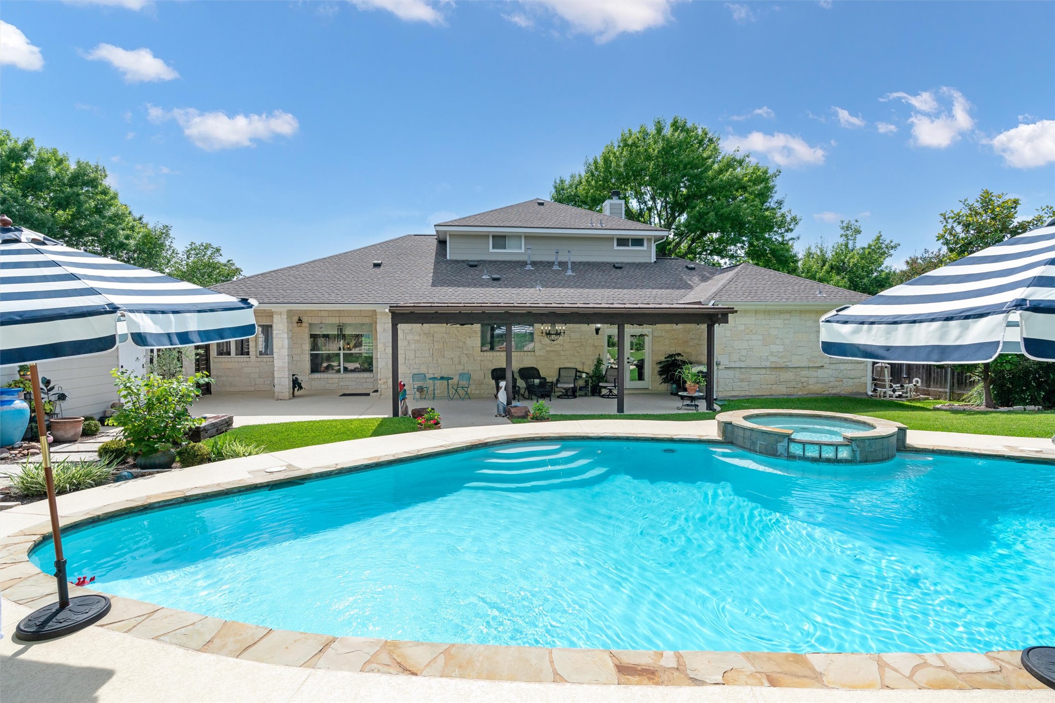 main property photo 28
