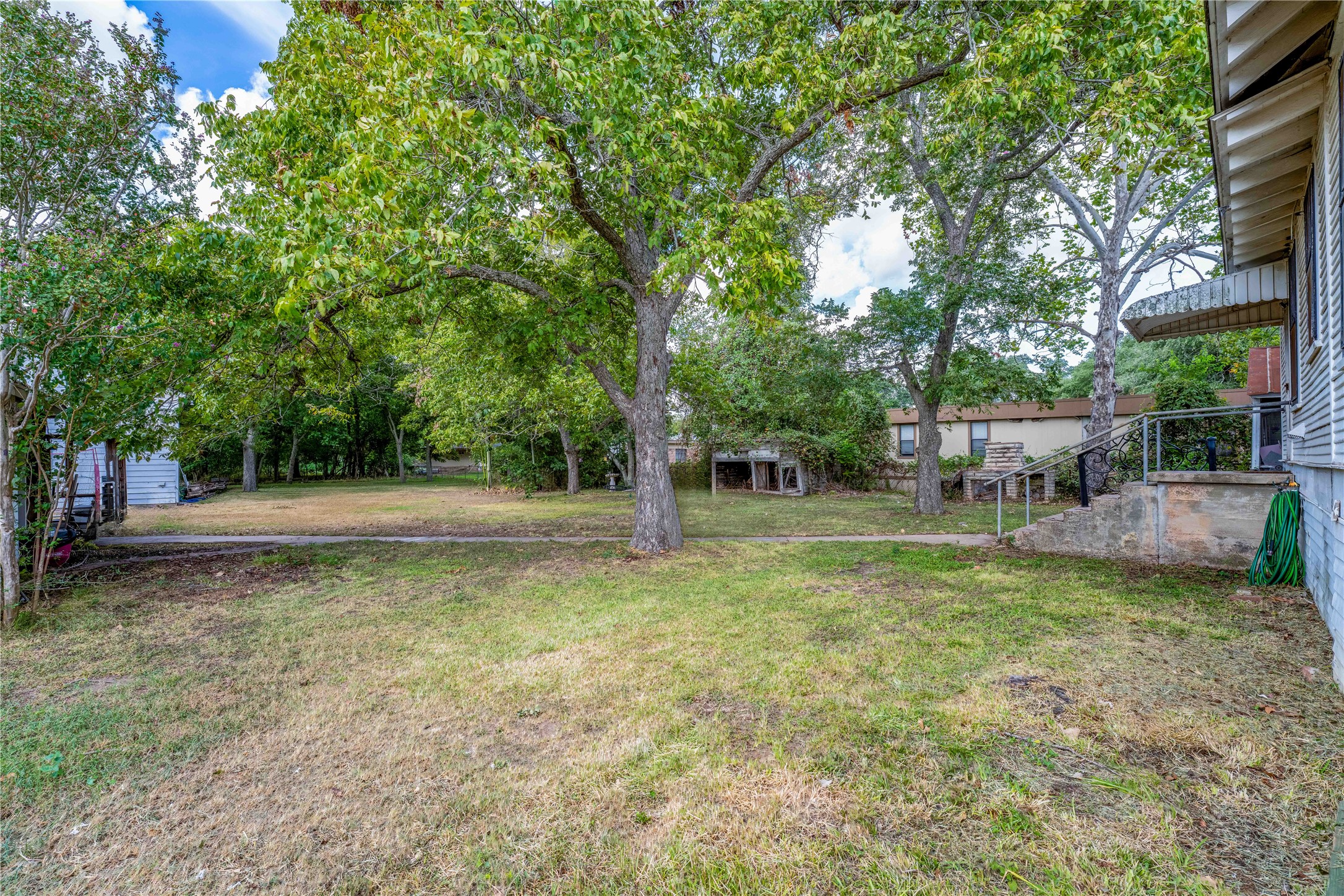 main property photo 12