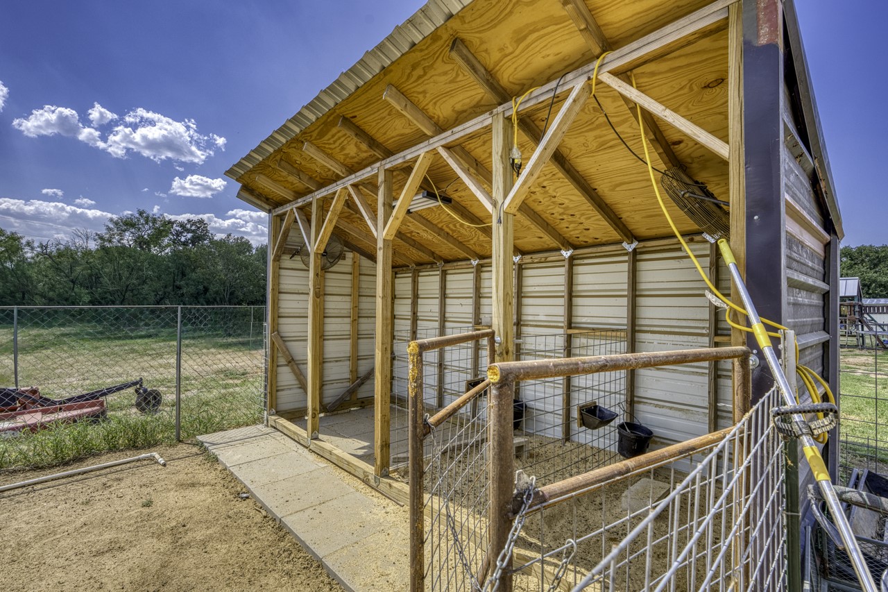 main property photo 32