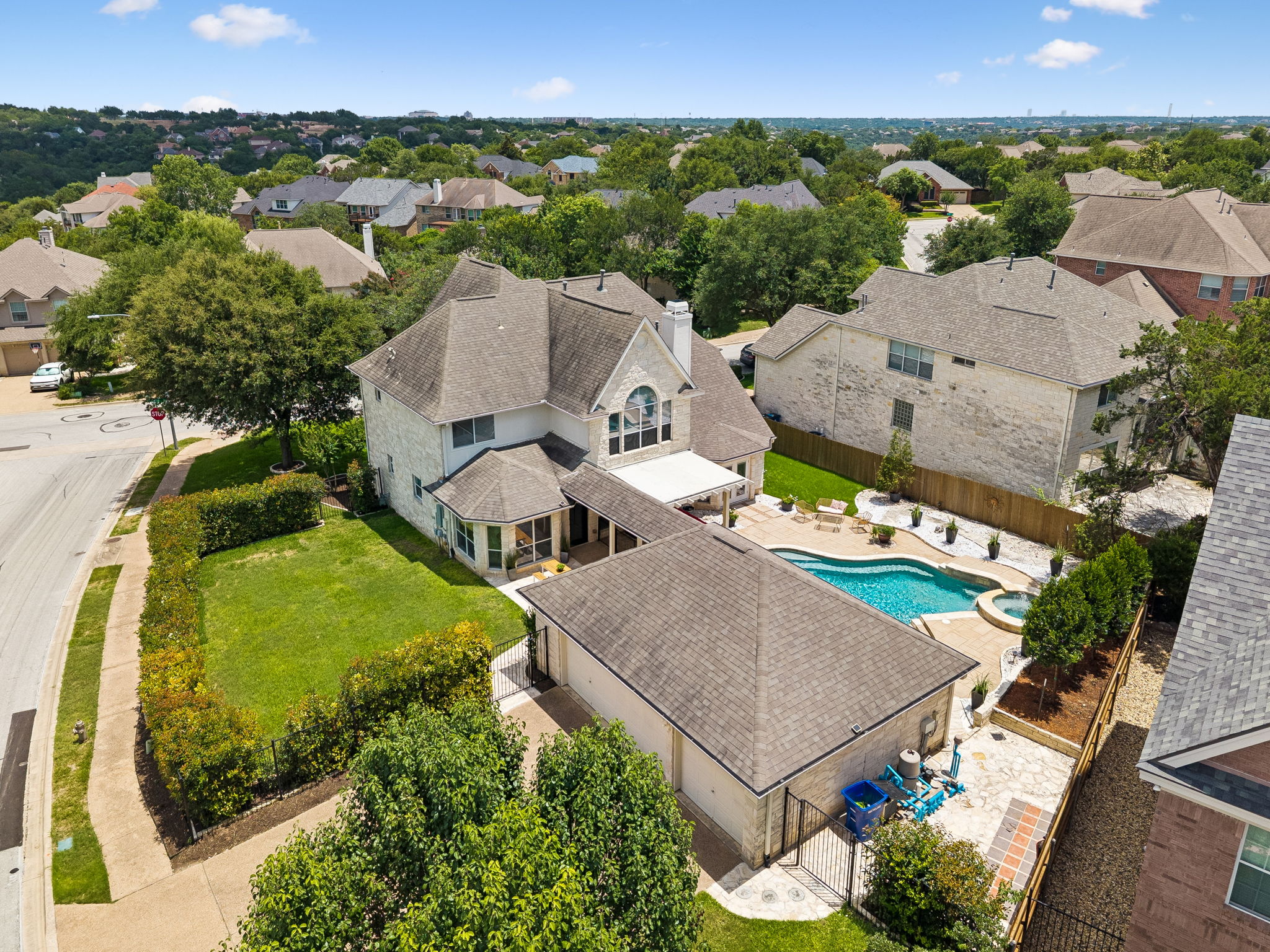 main property photo 32