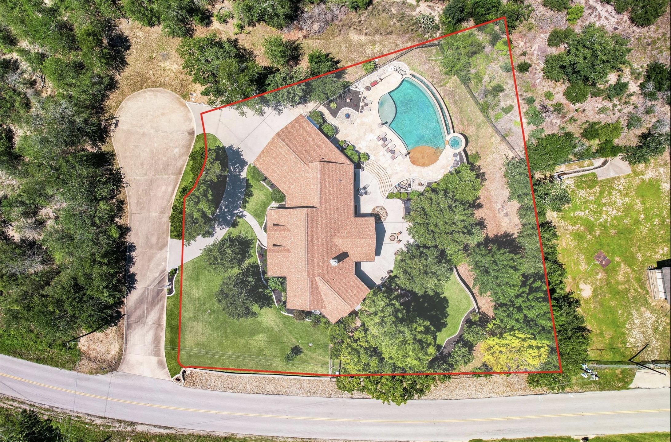 main property photo 37