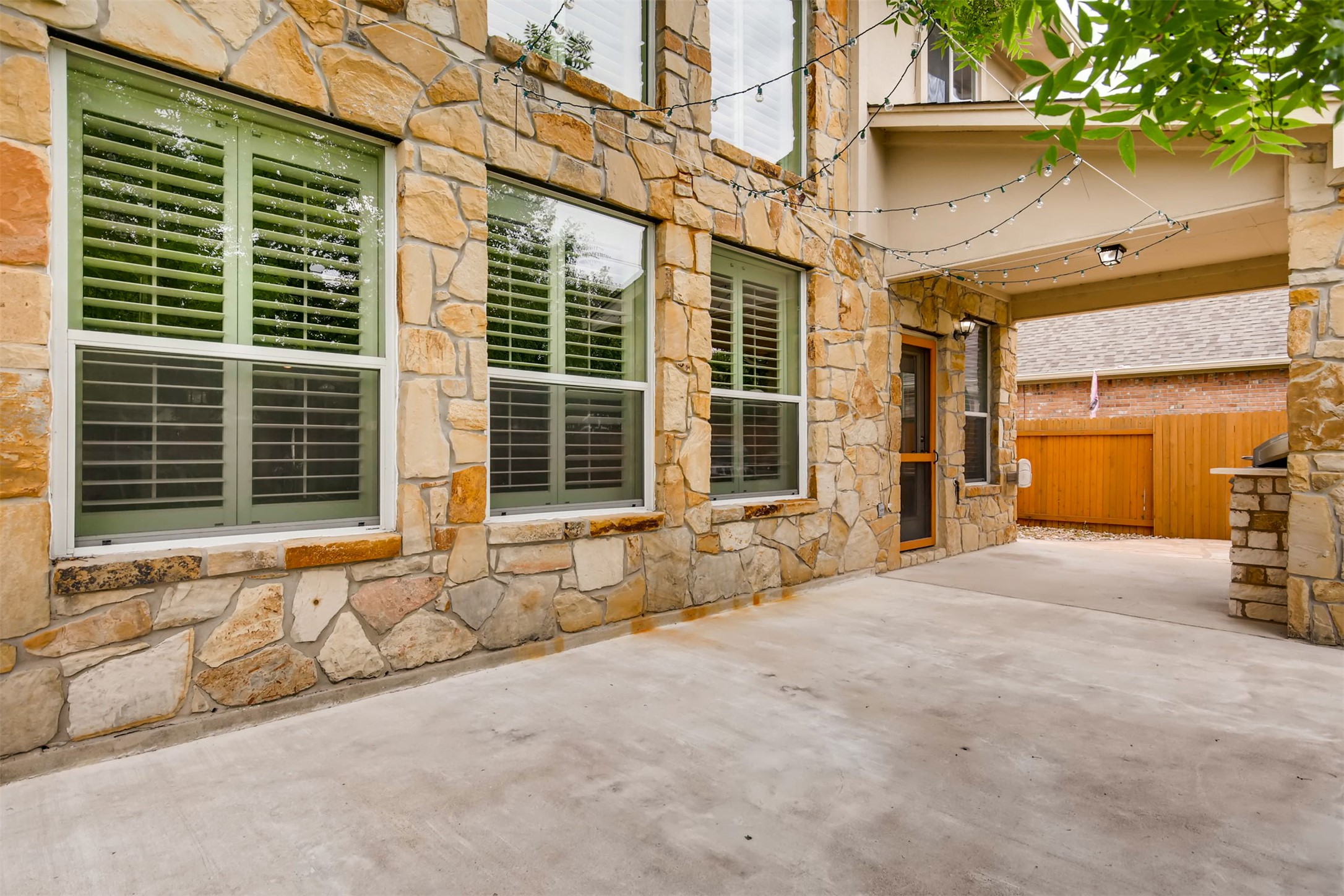 main property photo 33