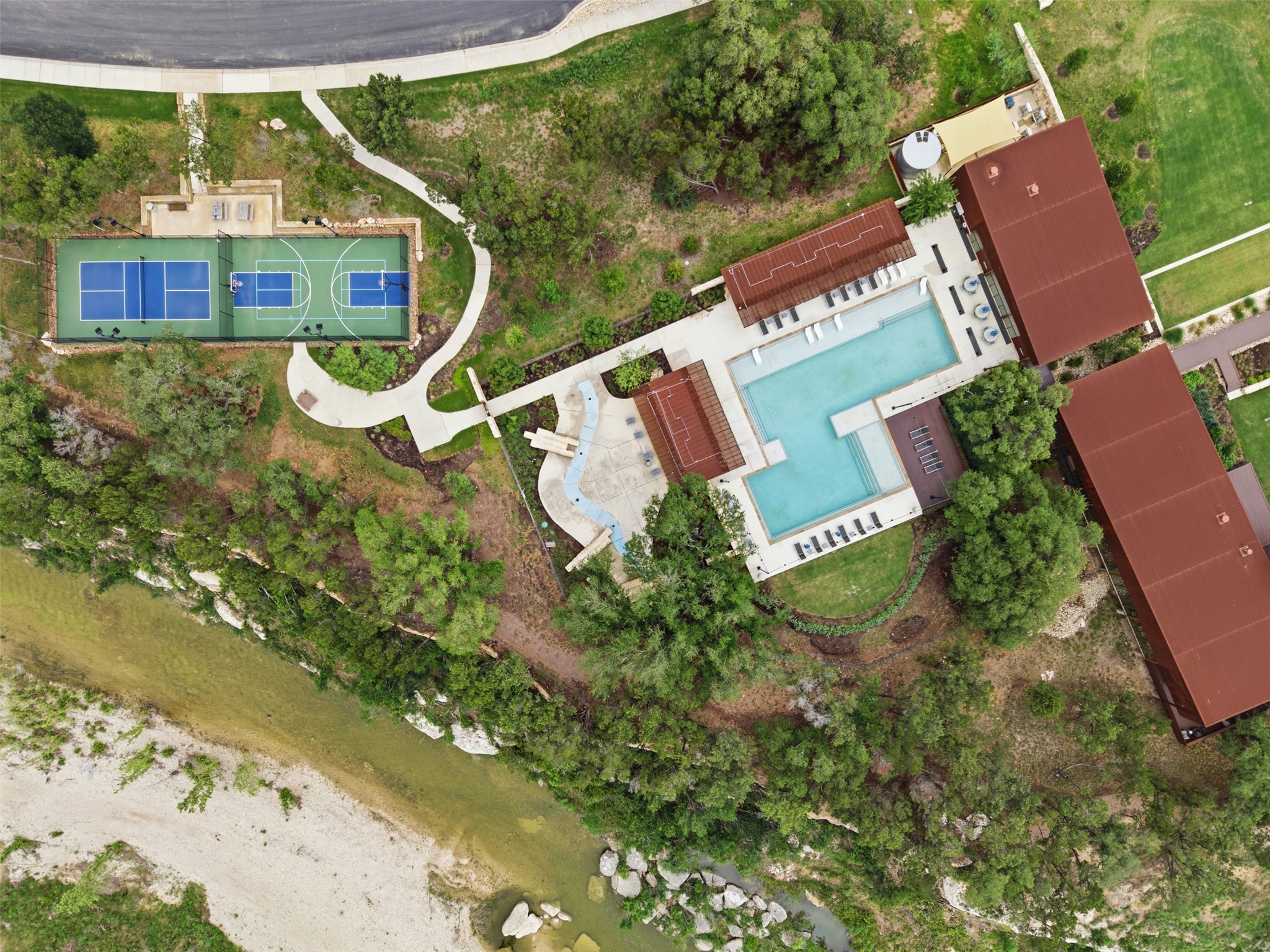 main property photo 37