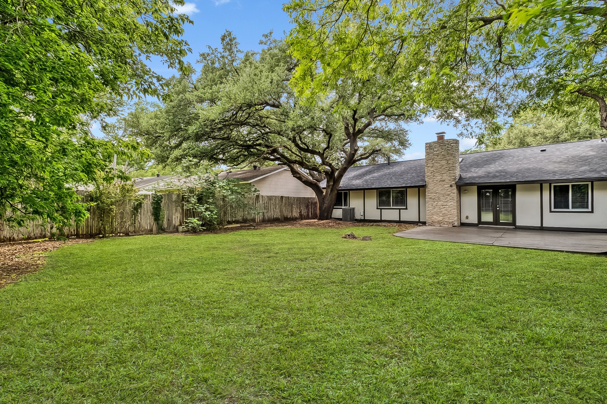 main property photo 28