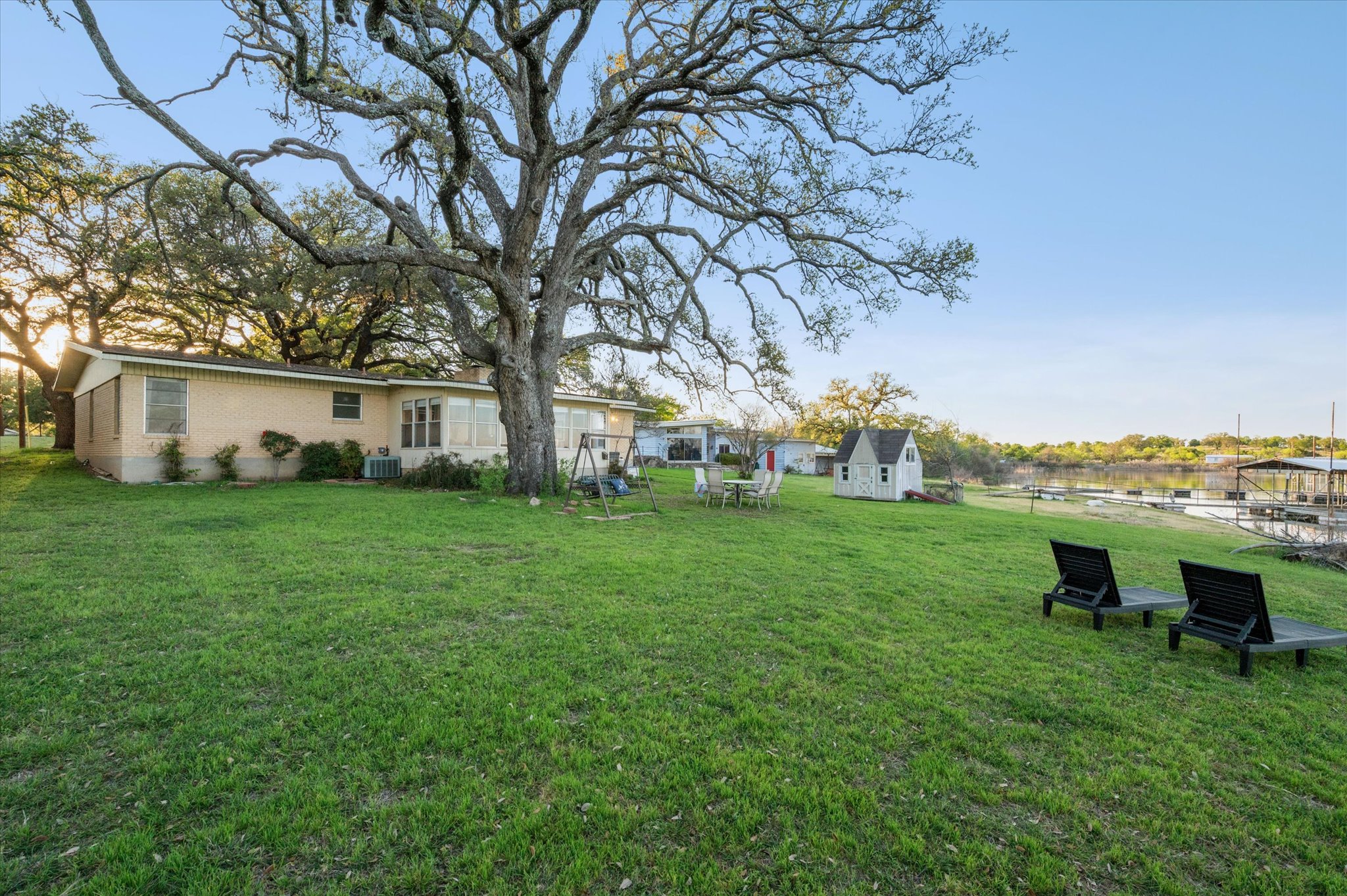 main property photo 25
