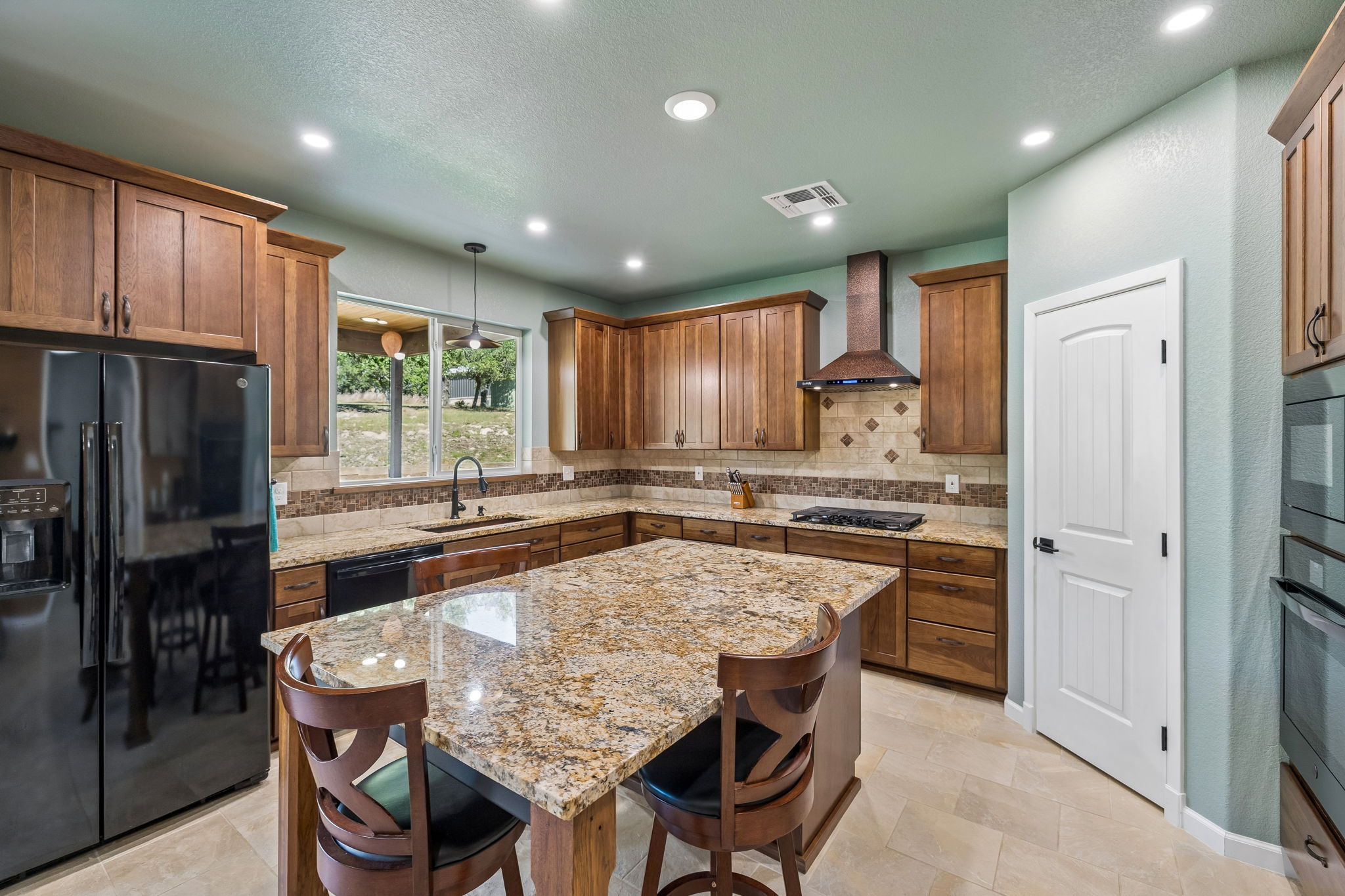 main property photo 10