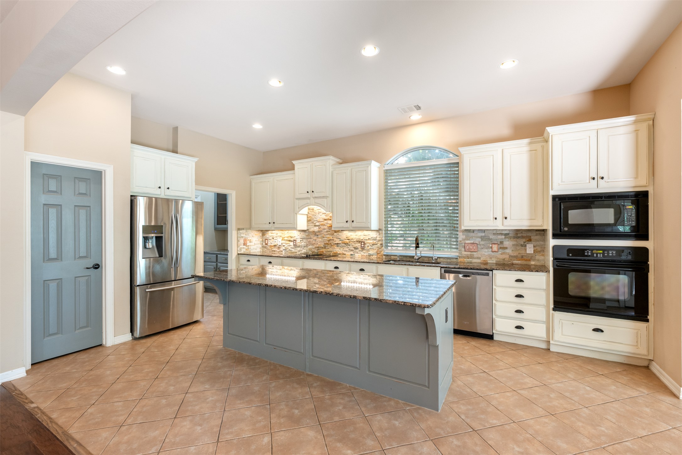 main property photo 15