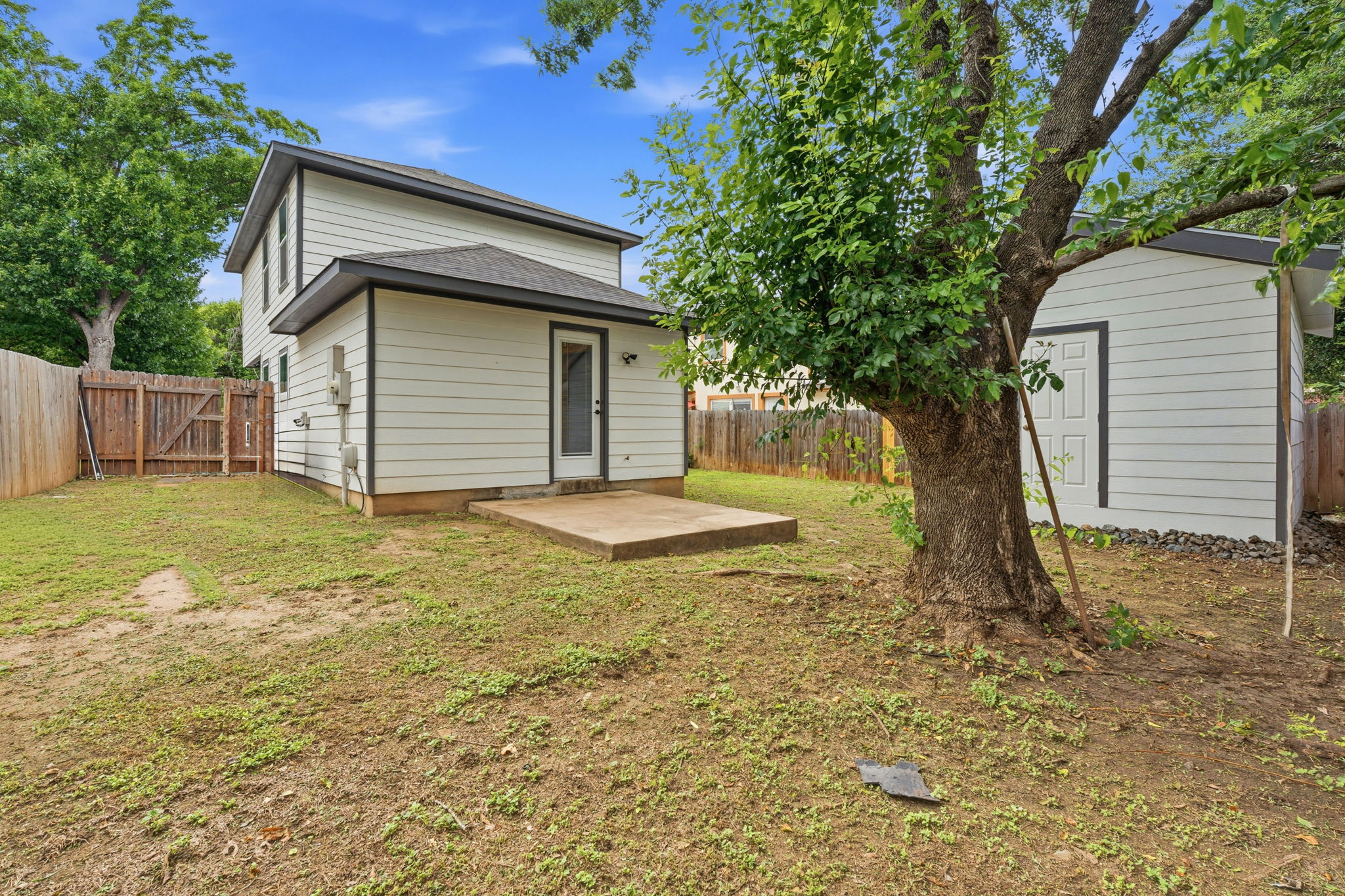 main property photo 34