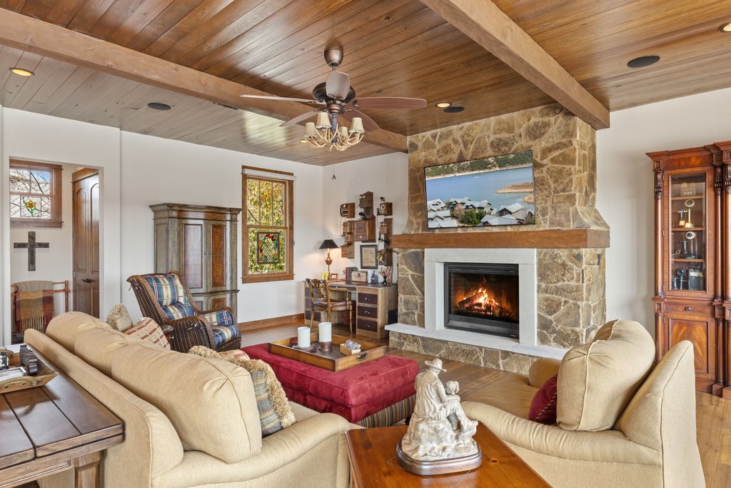 main property photo 19
