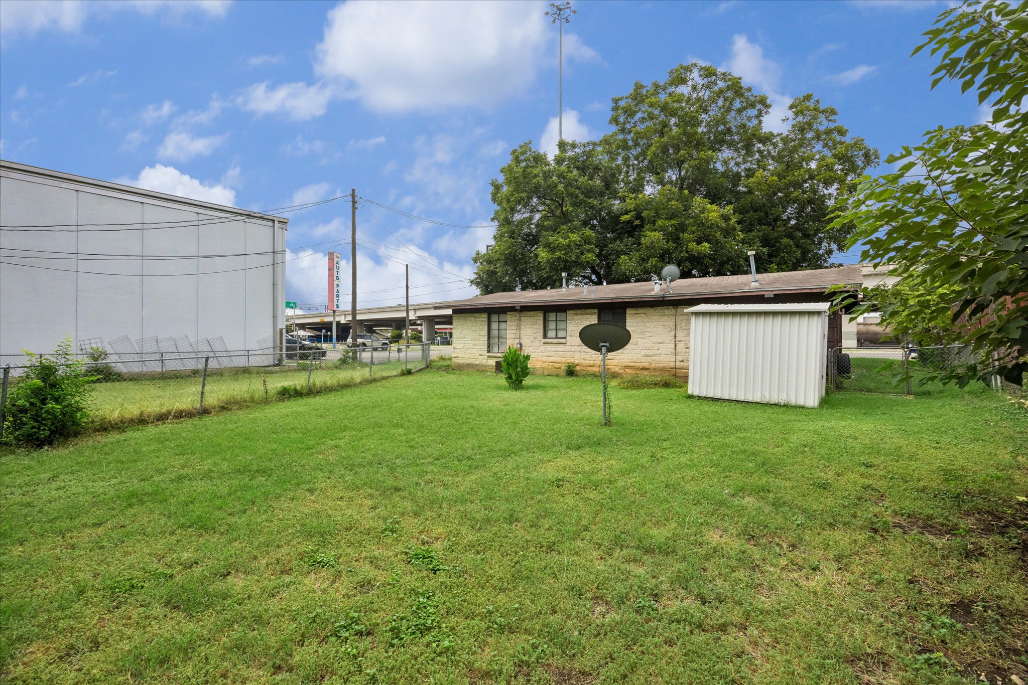 main property photo 6