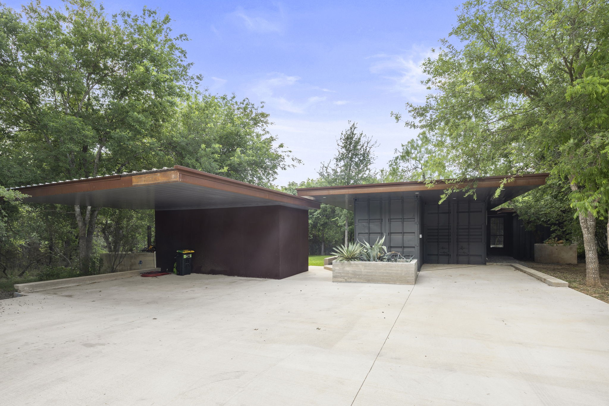 main property photo 7