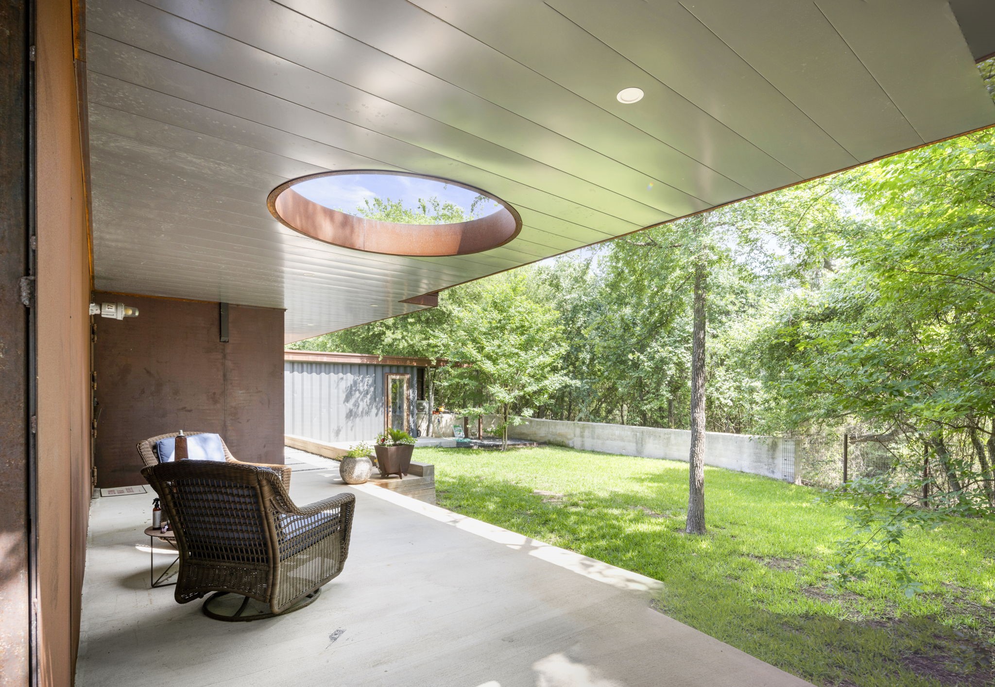main property photo 9