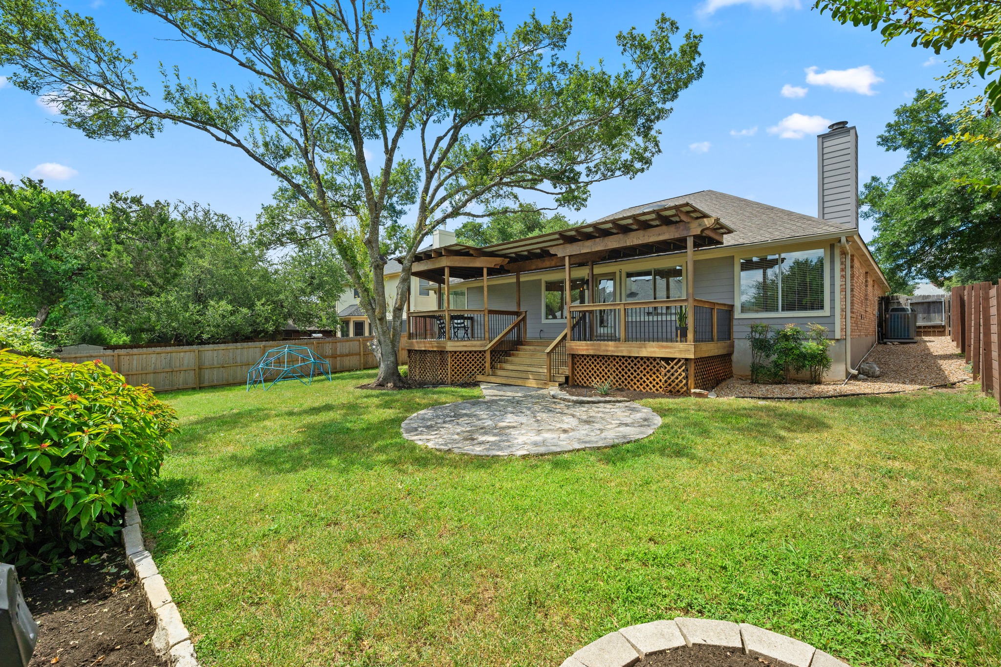 main property photo 32