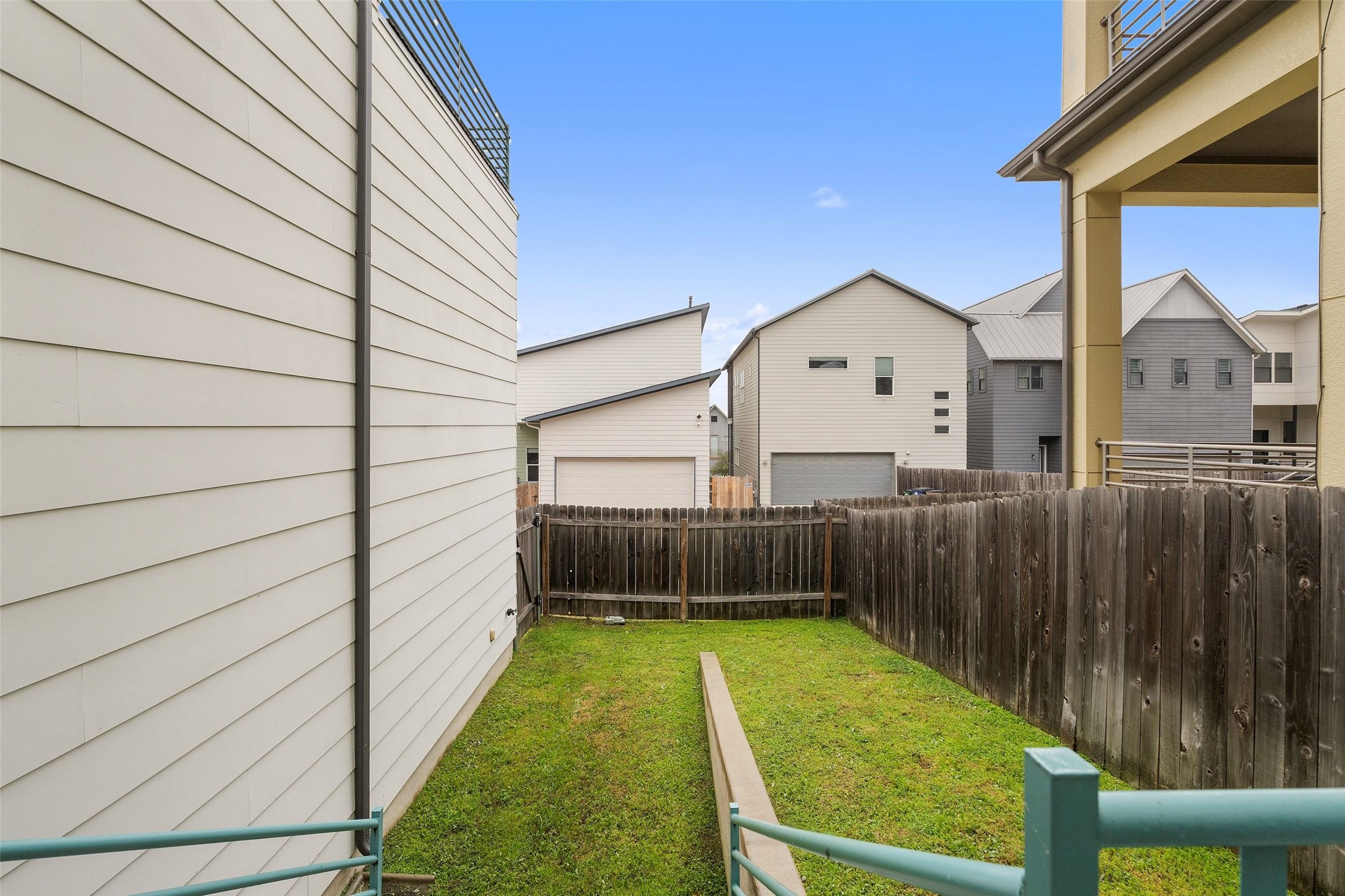 main property photo 30
