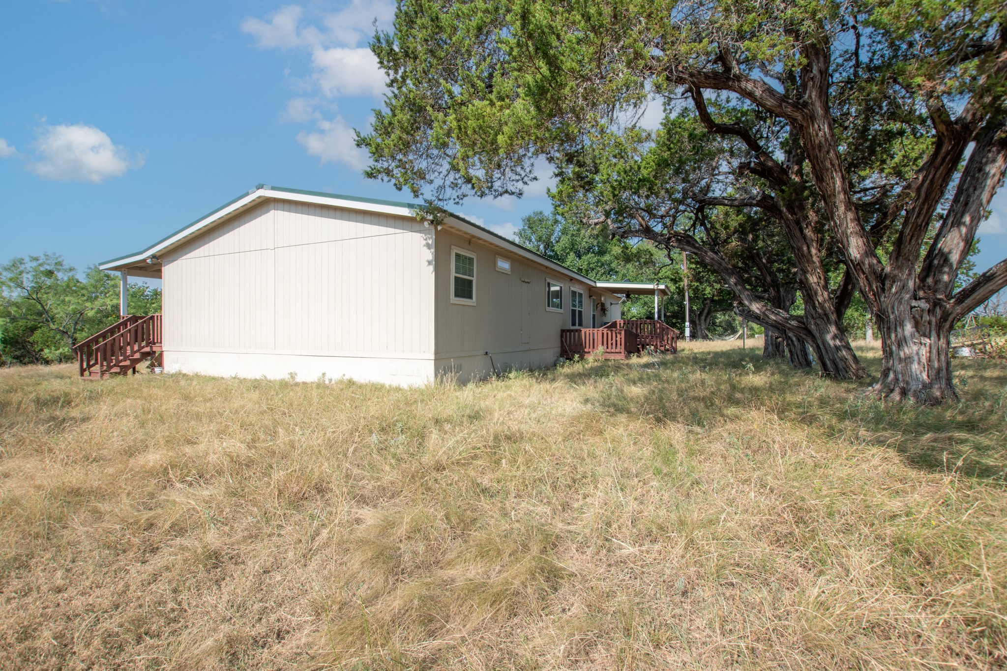 main property photo 28