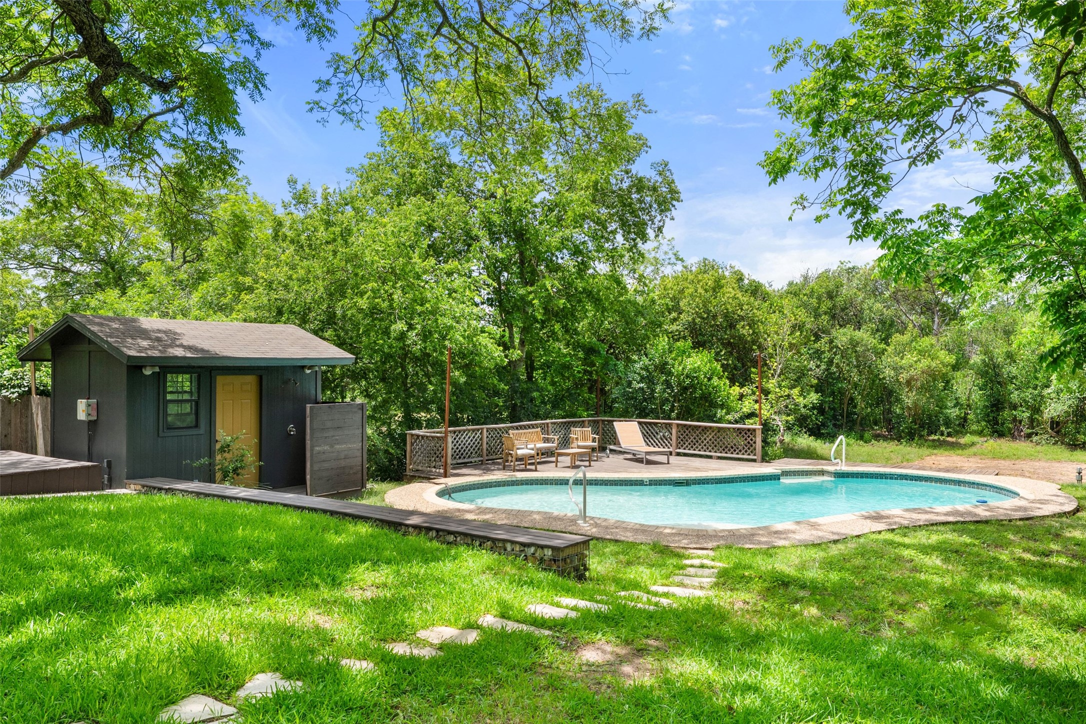 main property photo 34