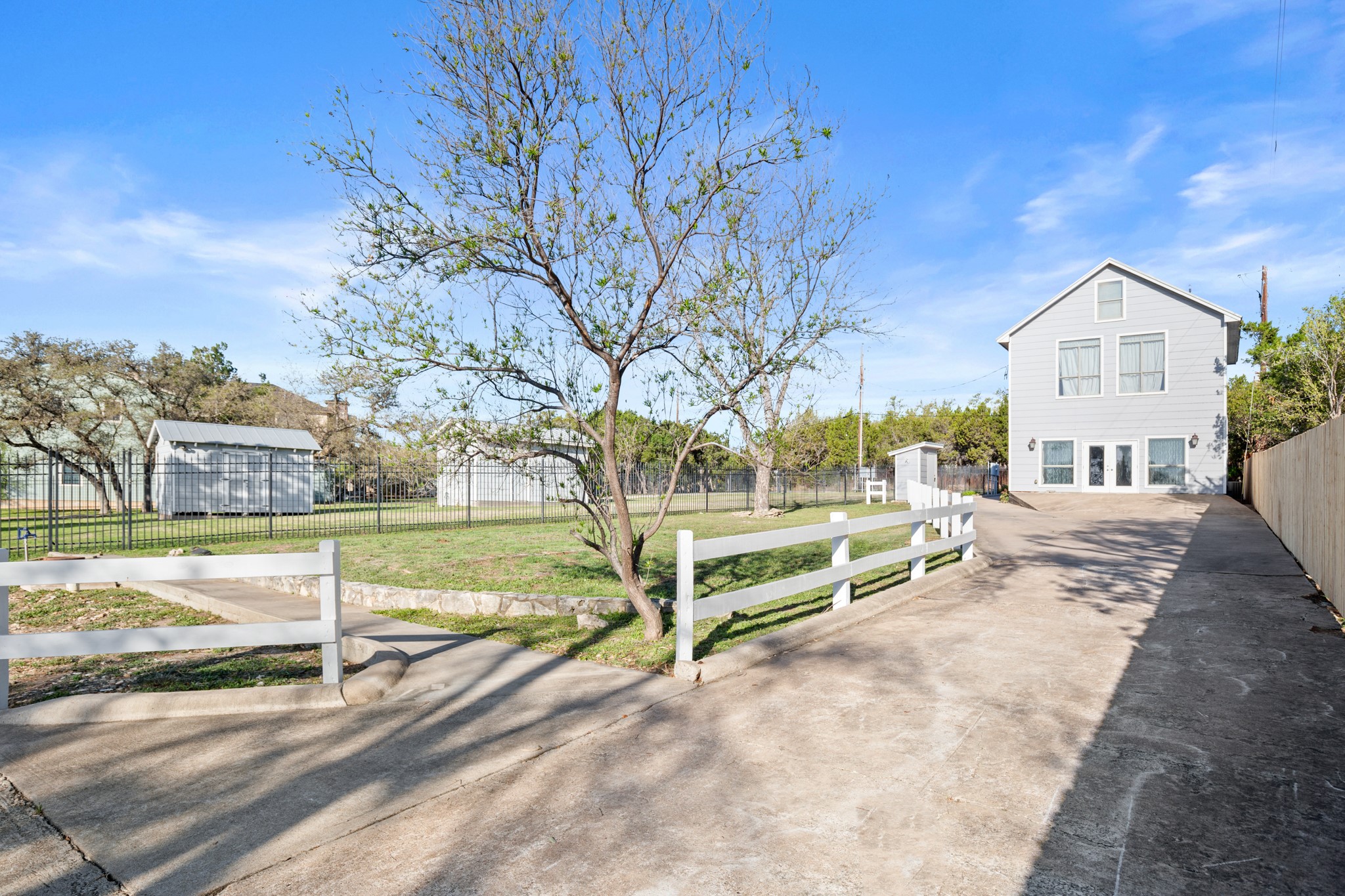 main property photo 10