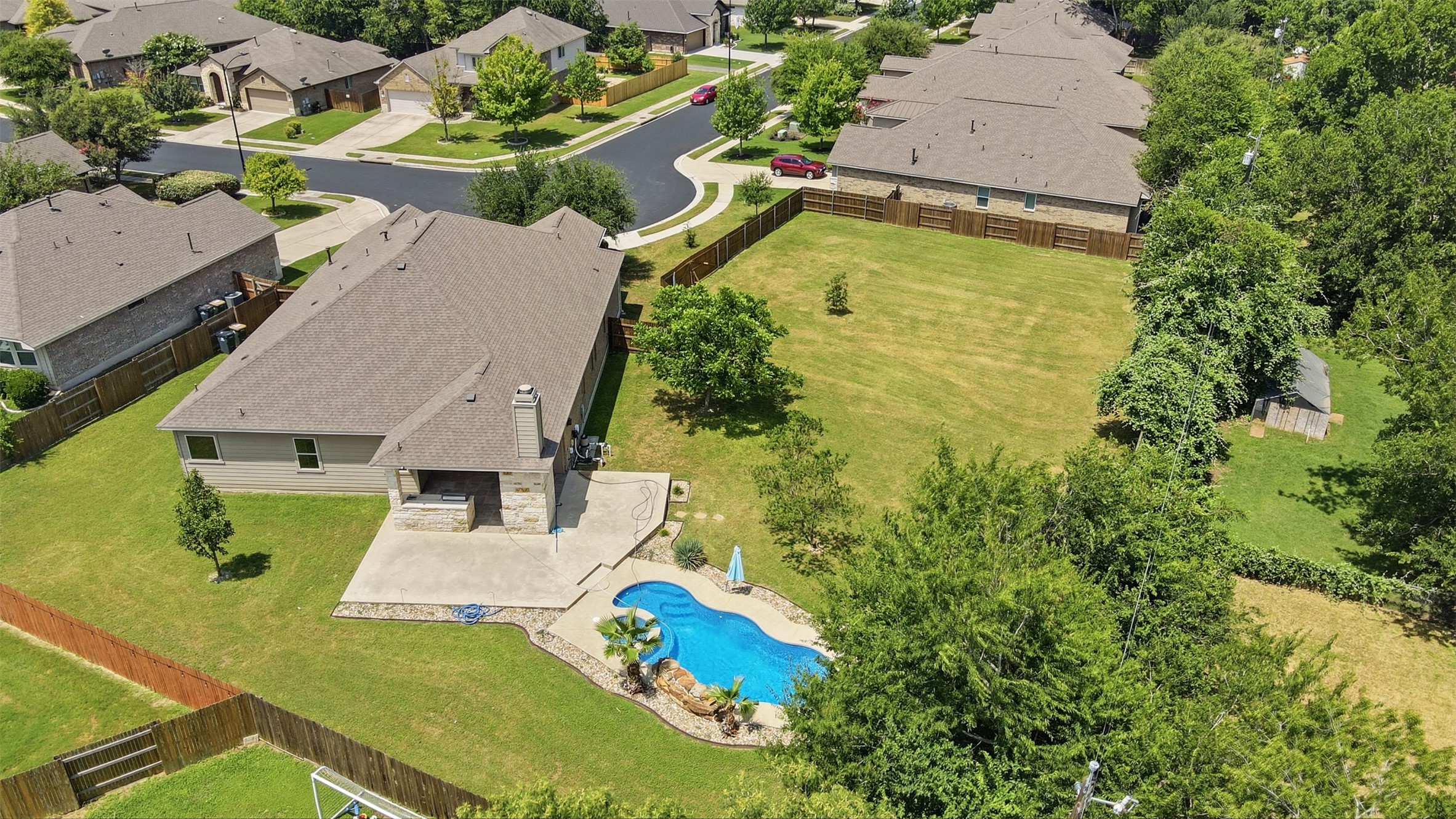 main property photo 28