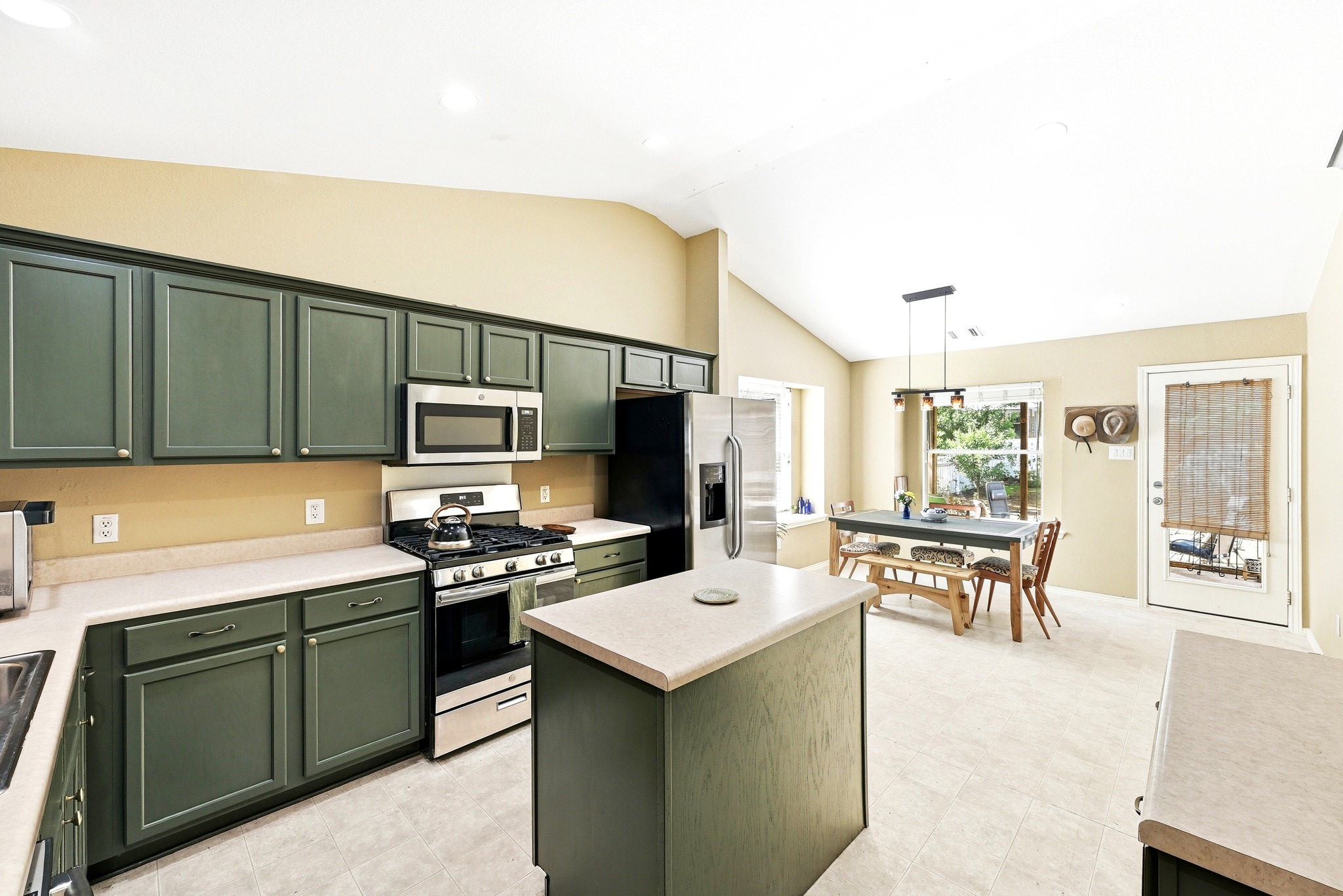 main property photo 9