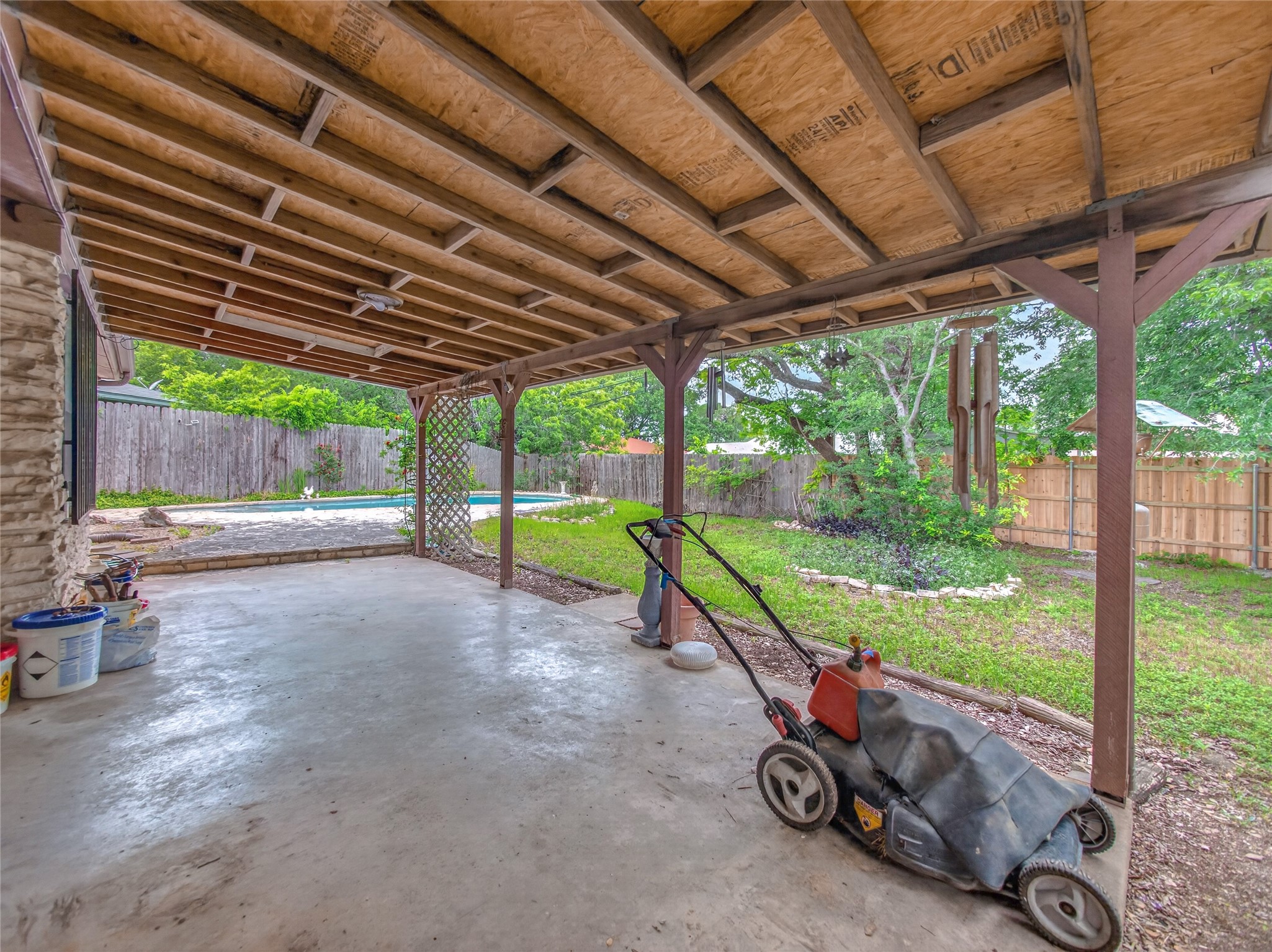 main property photo 28