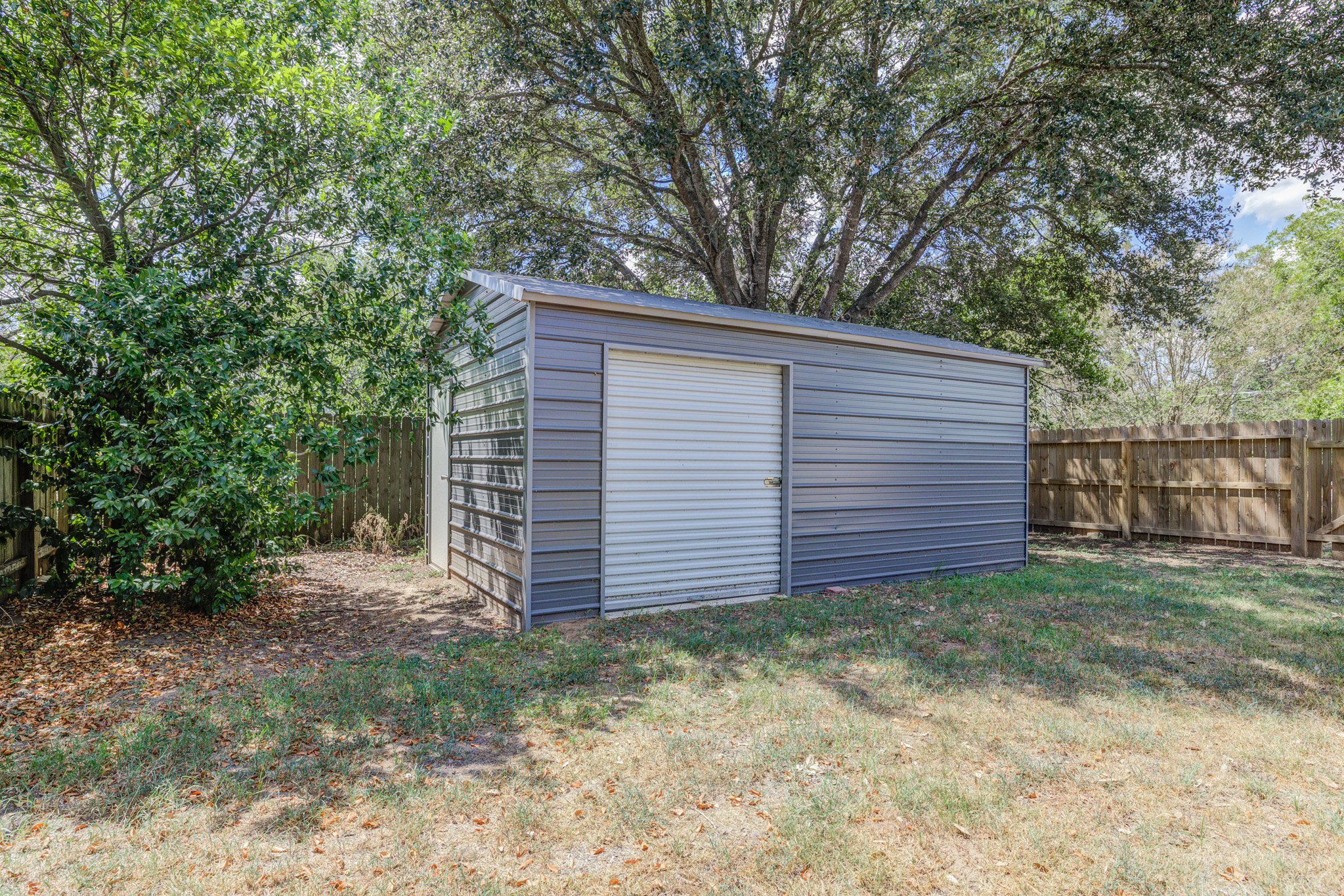main property photo 37