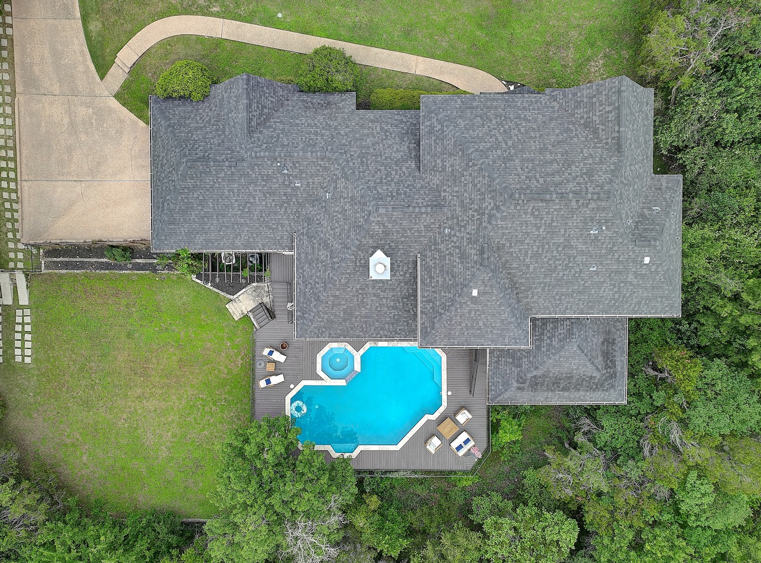 main property photo 28
