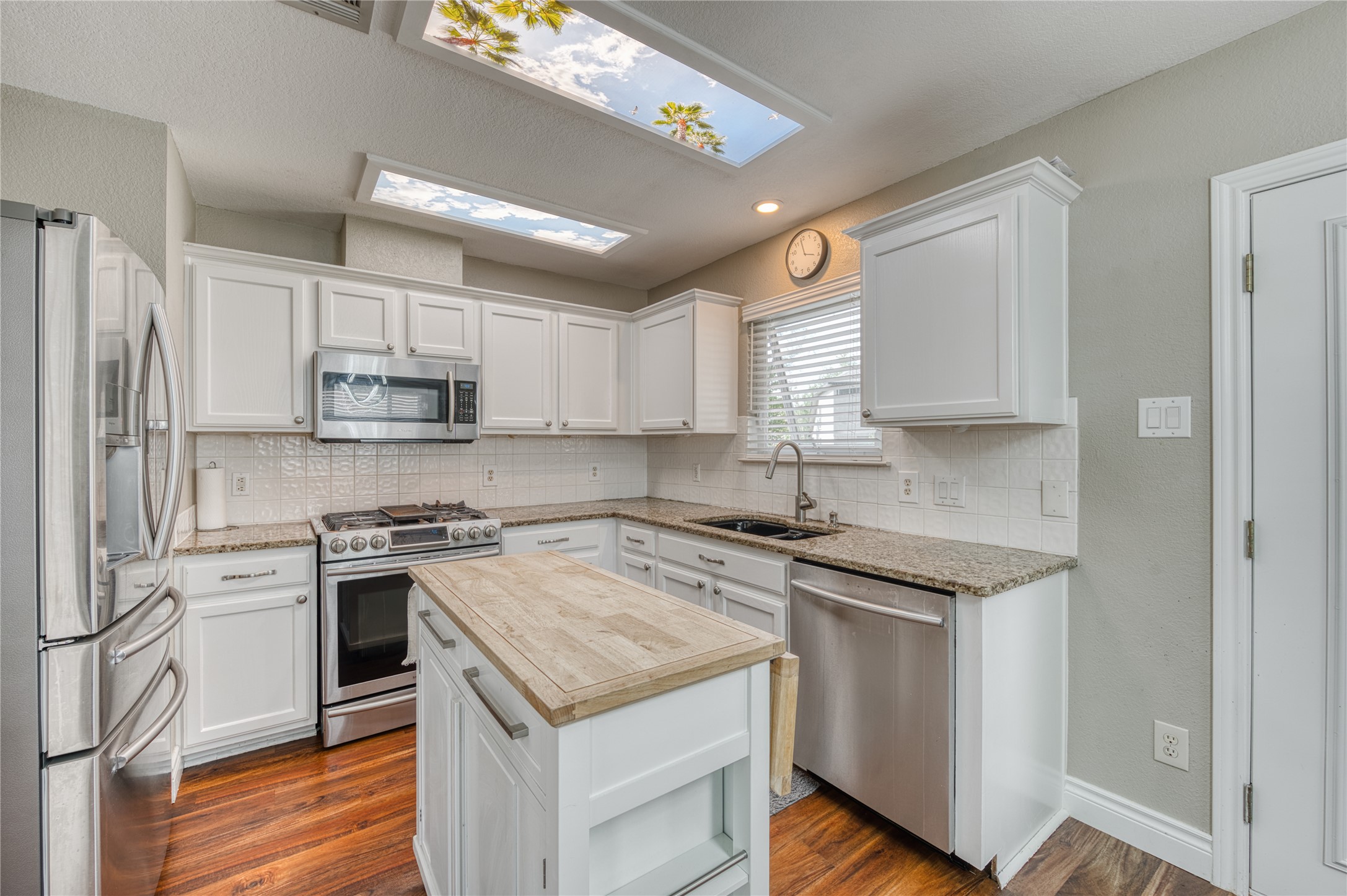 main property photo 9