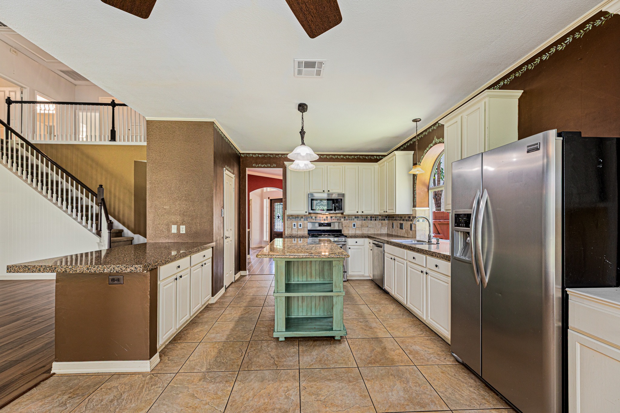main property photo 14
