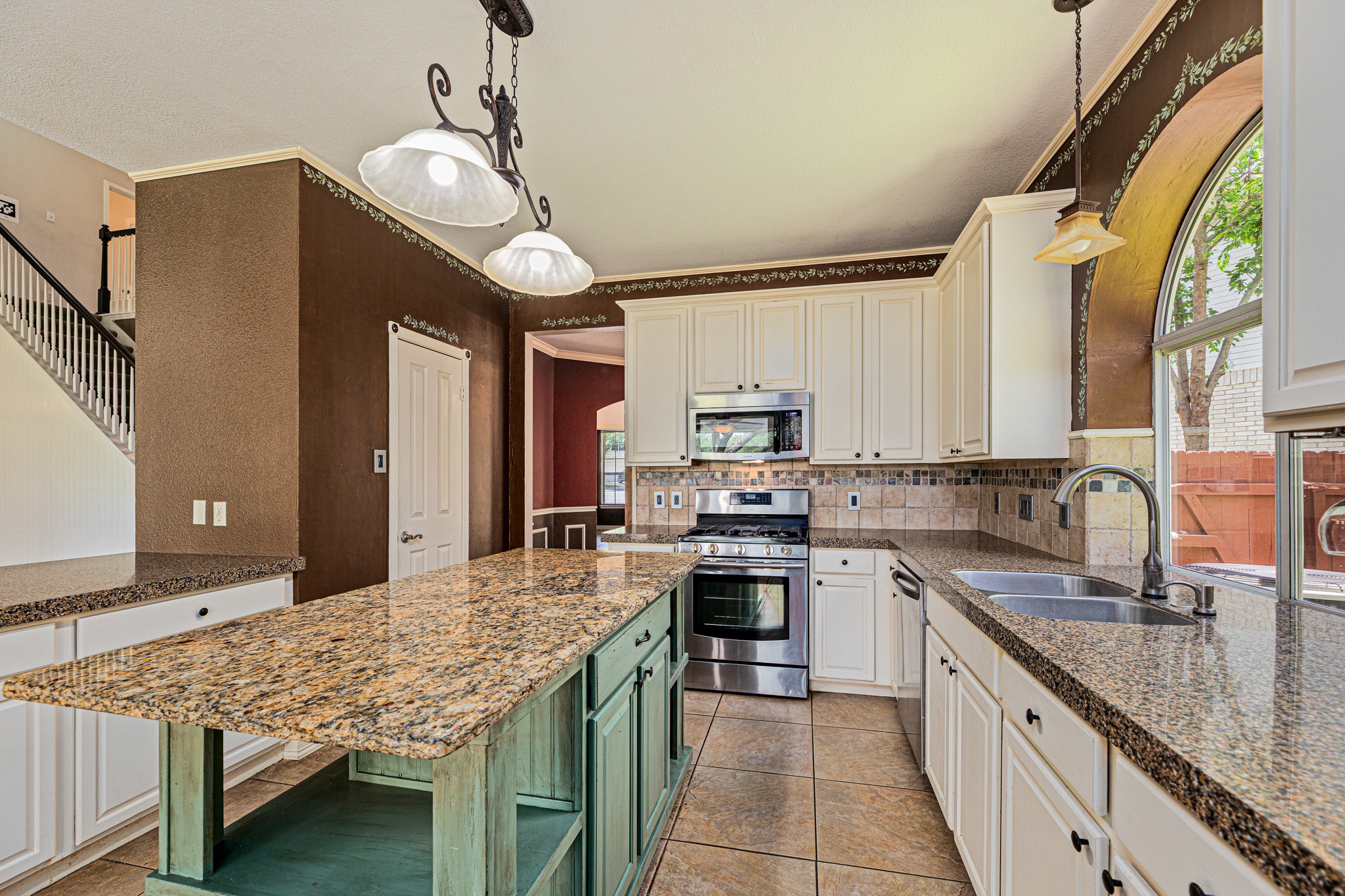 main property photo 16