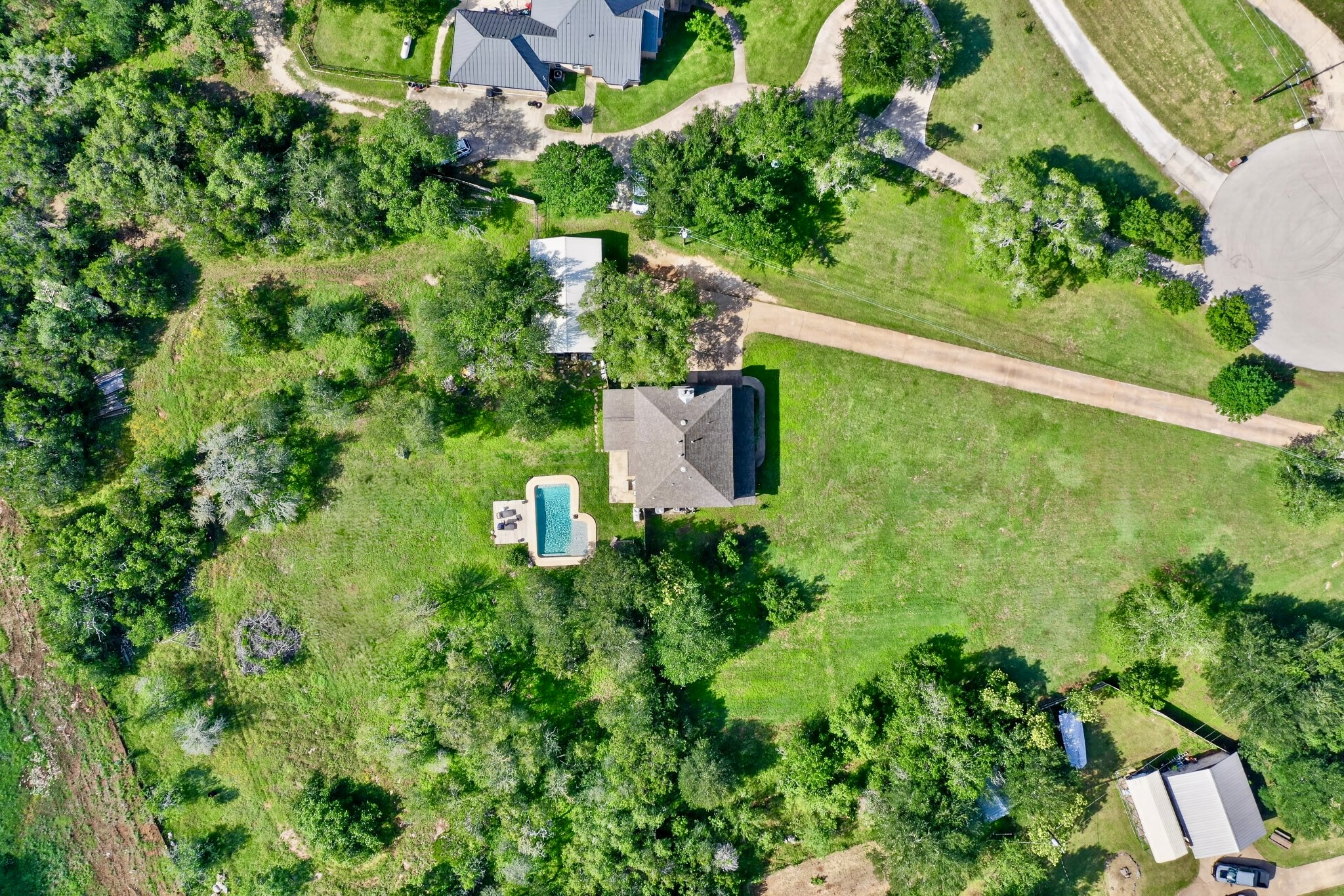 main property photo 39