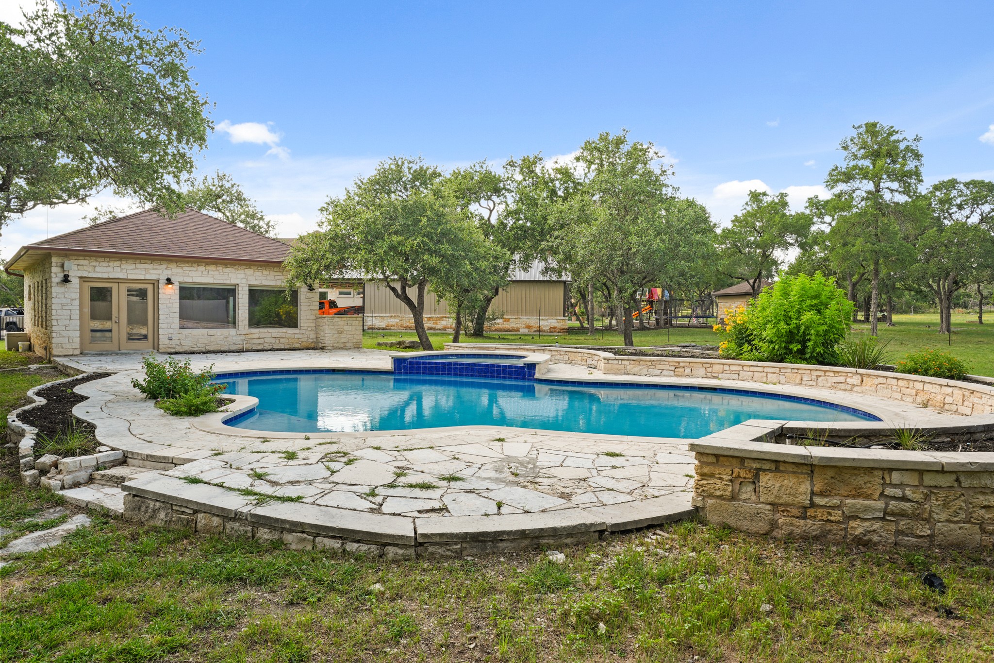 main property photo 38