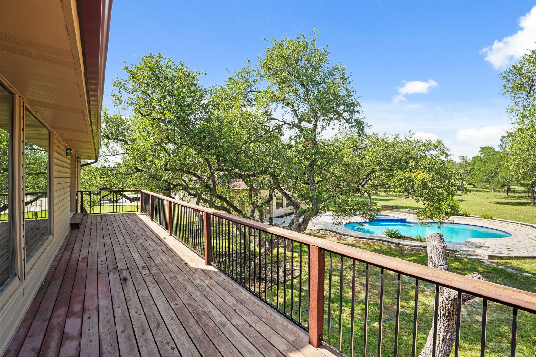 main property photo 9
