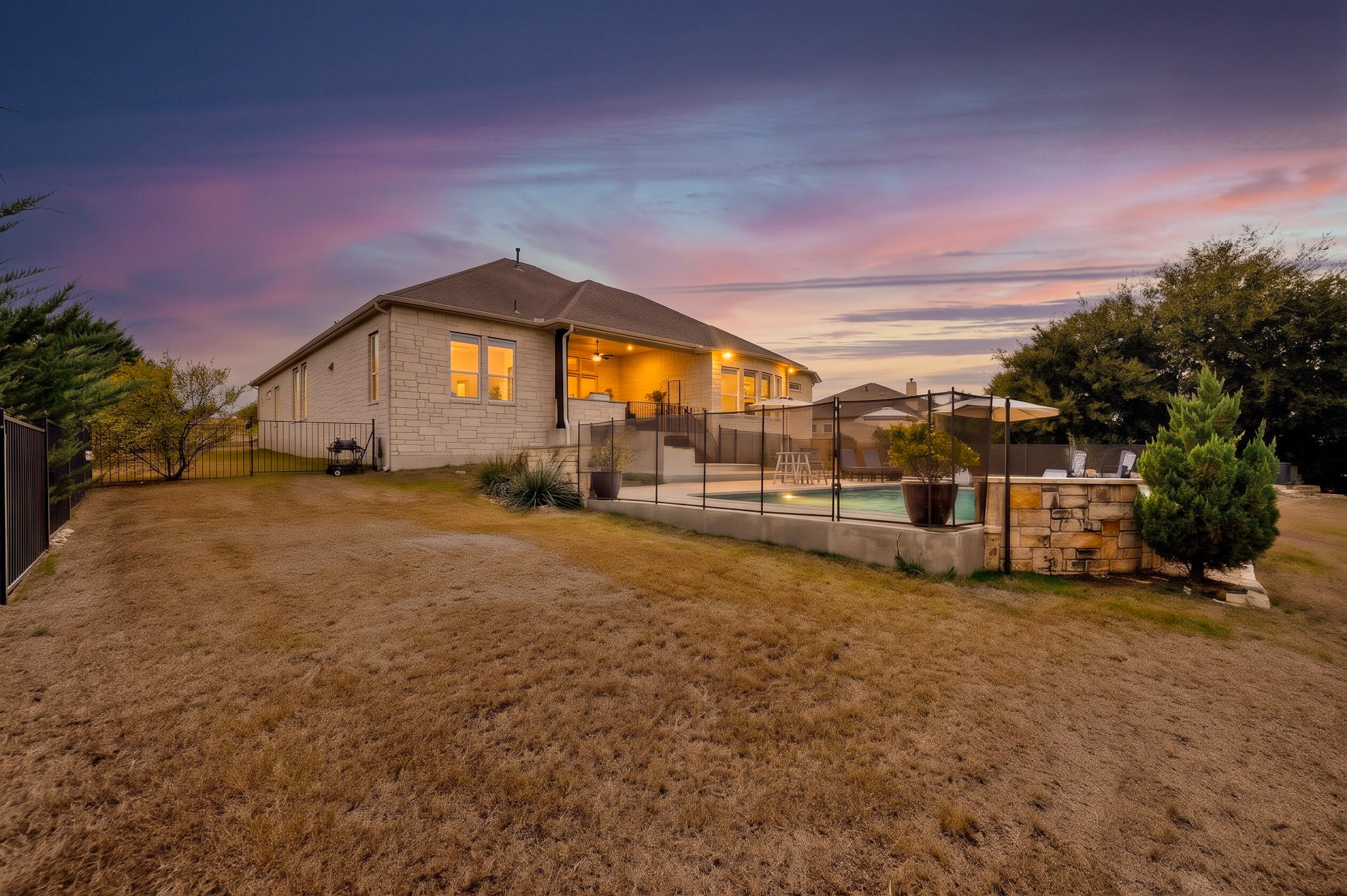 main property photo 30