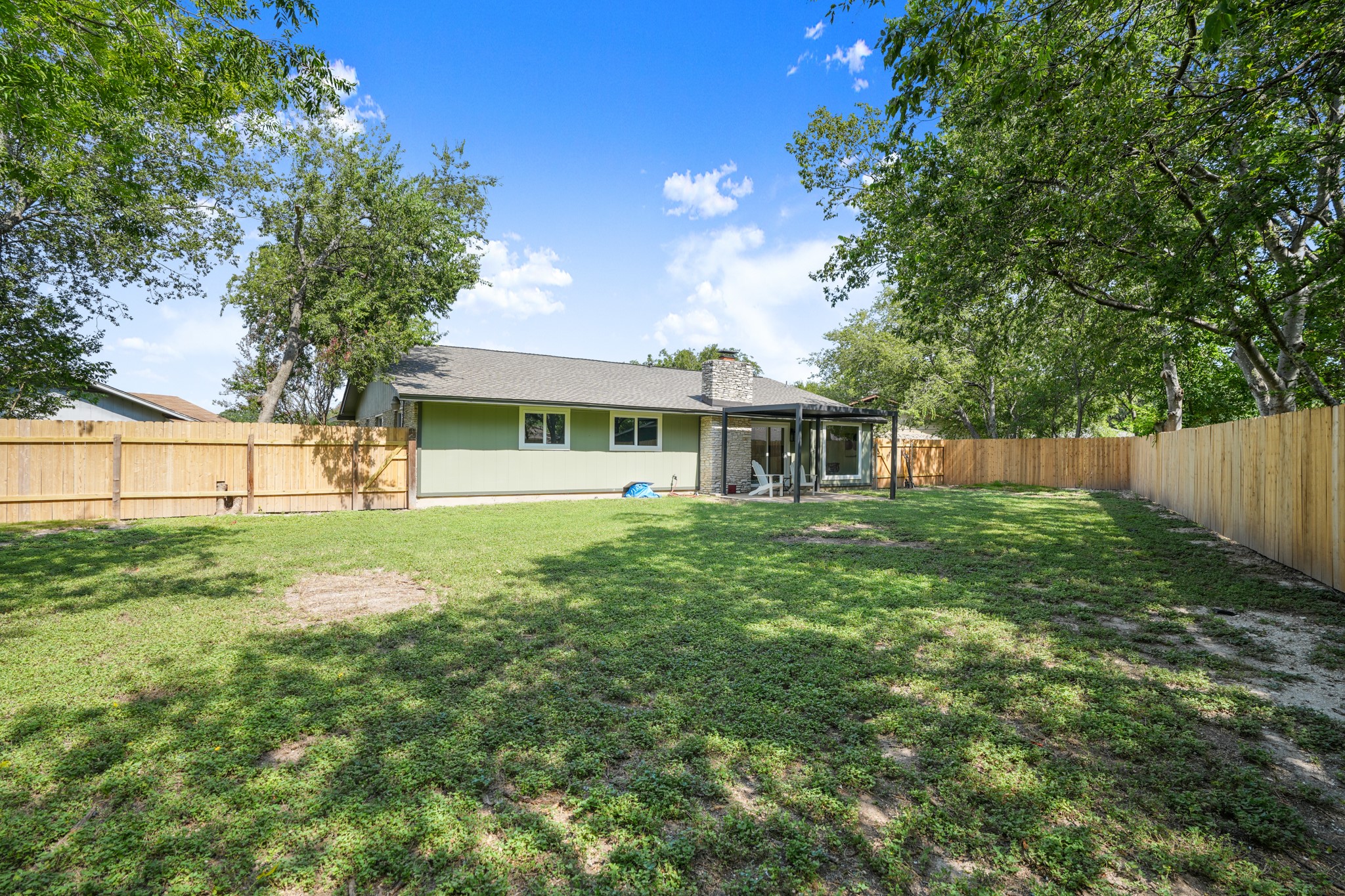 main property photo 28