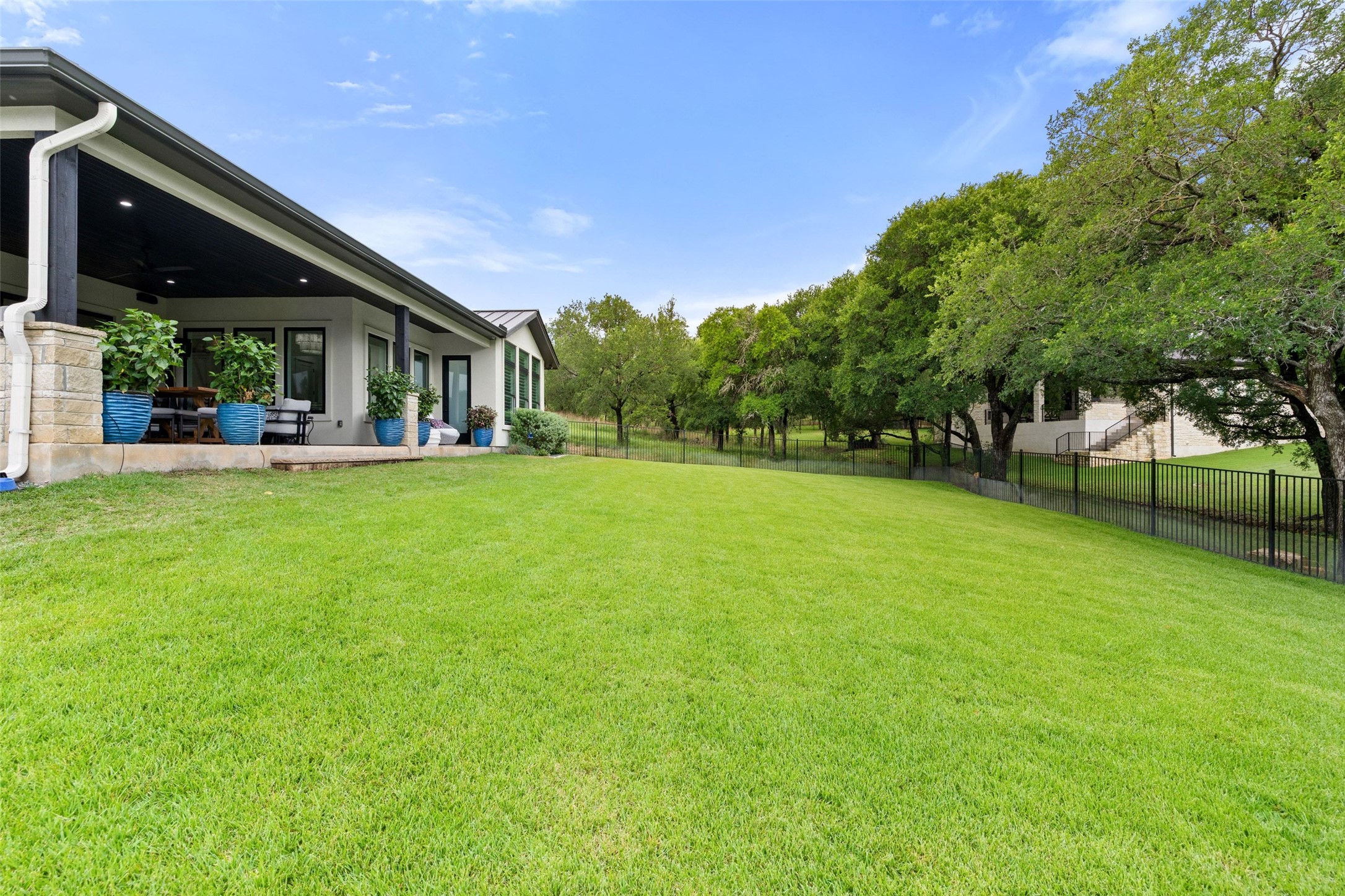 main property photo 28
