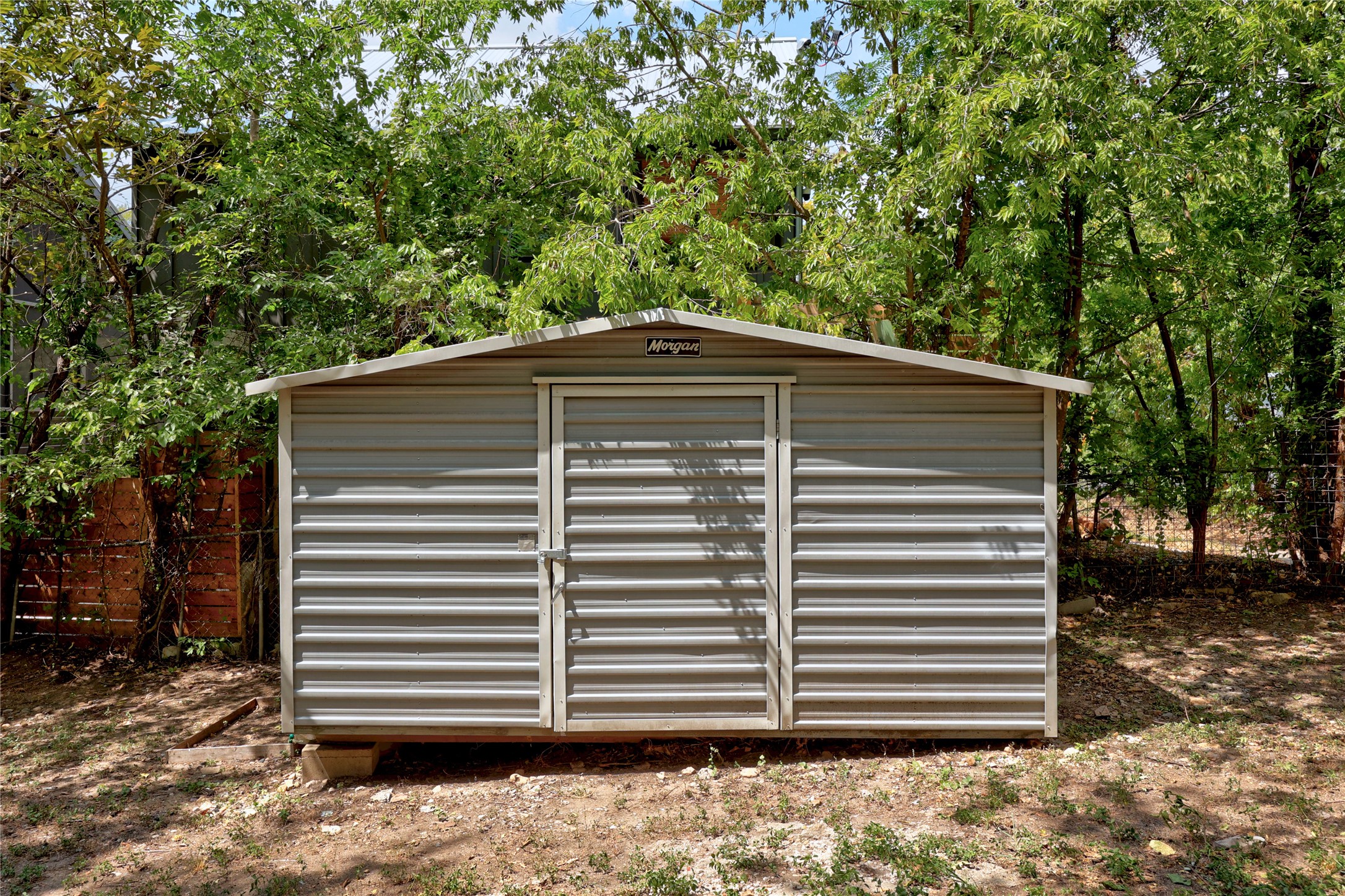 main property photo 28