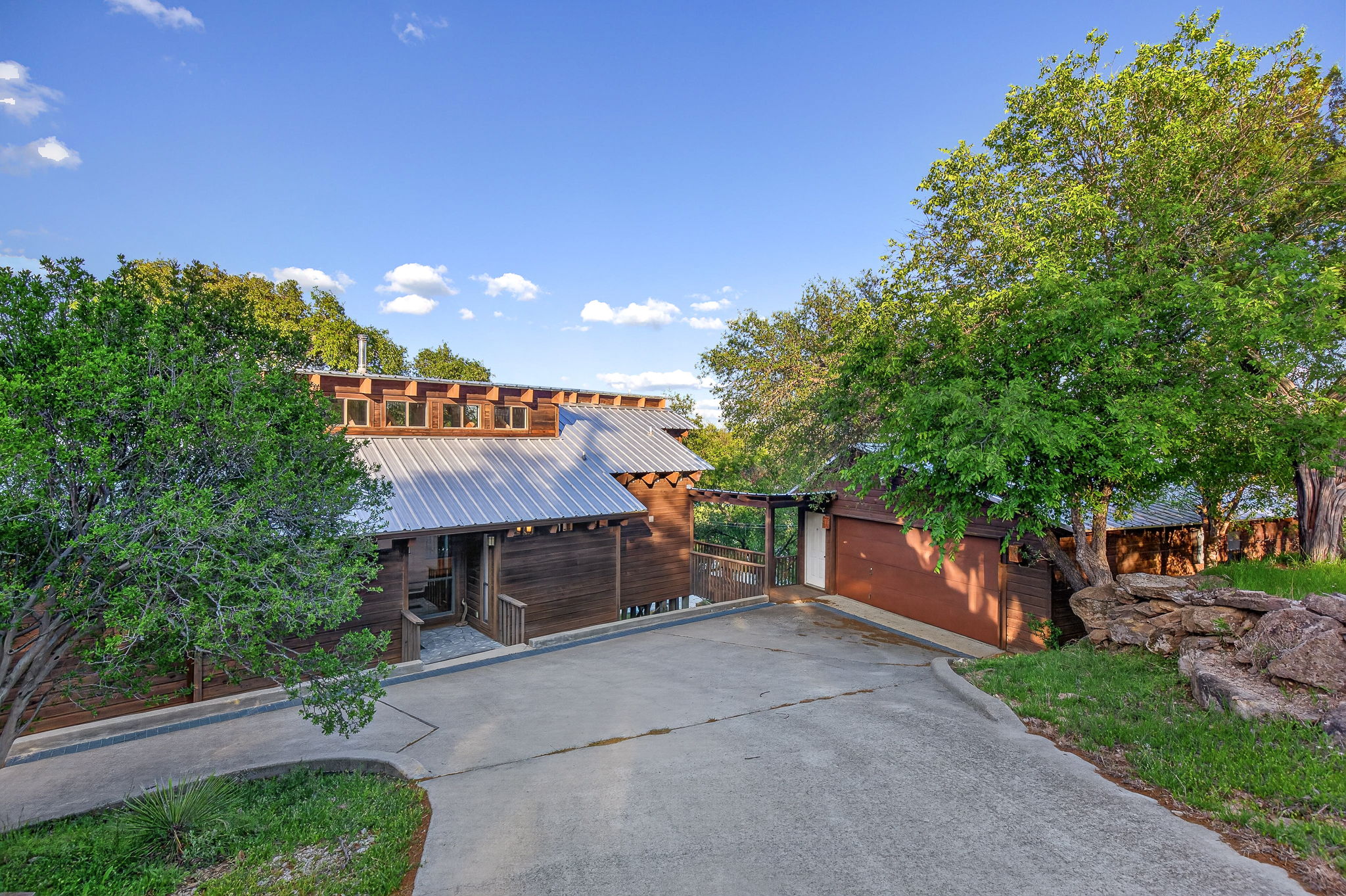 main property photo 37