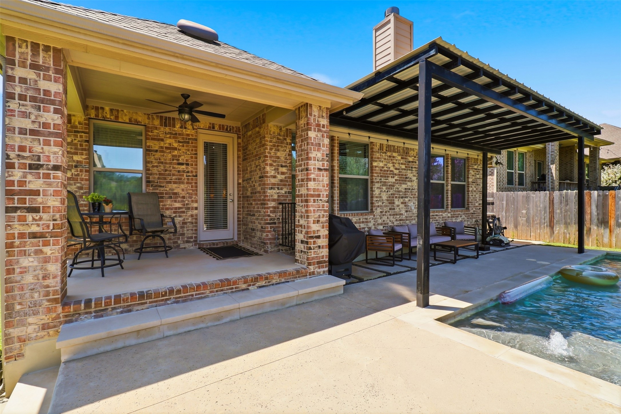 main property photo 28