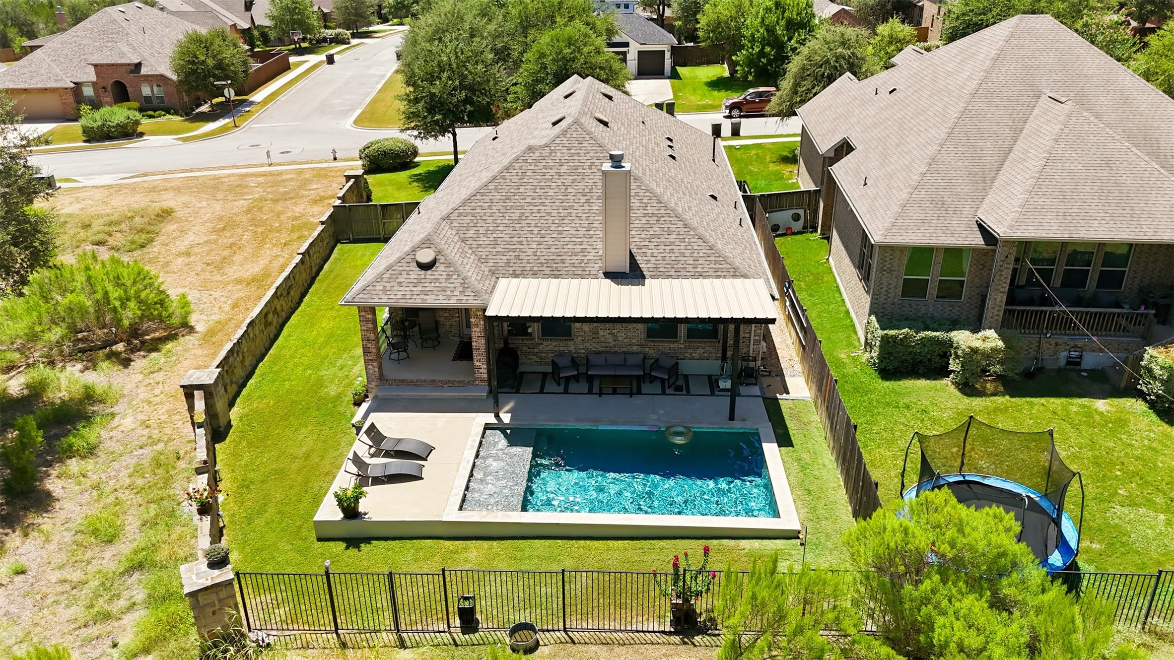 main property photo 30