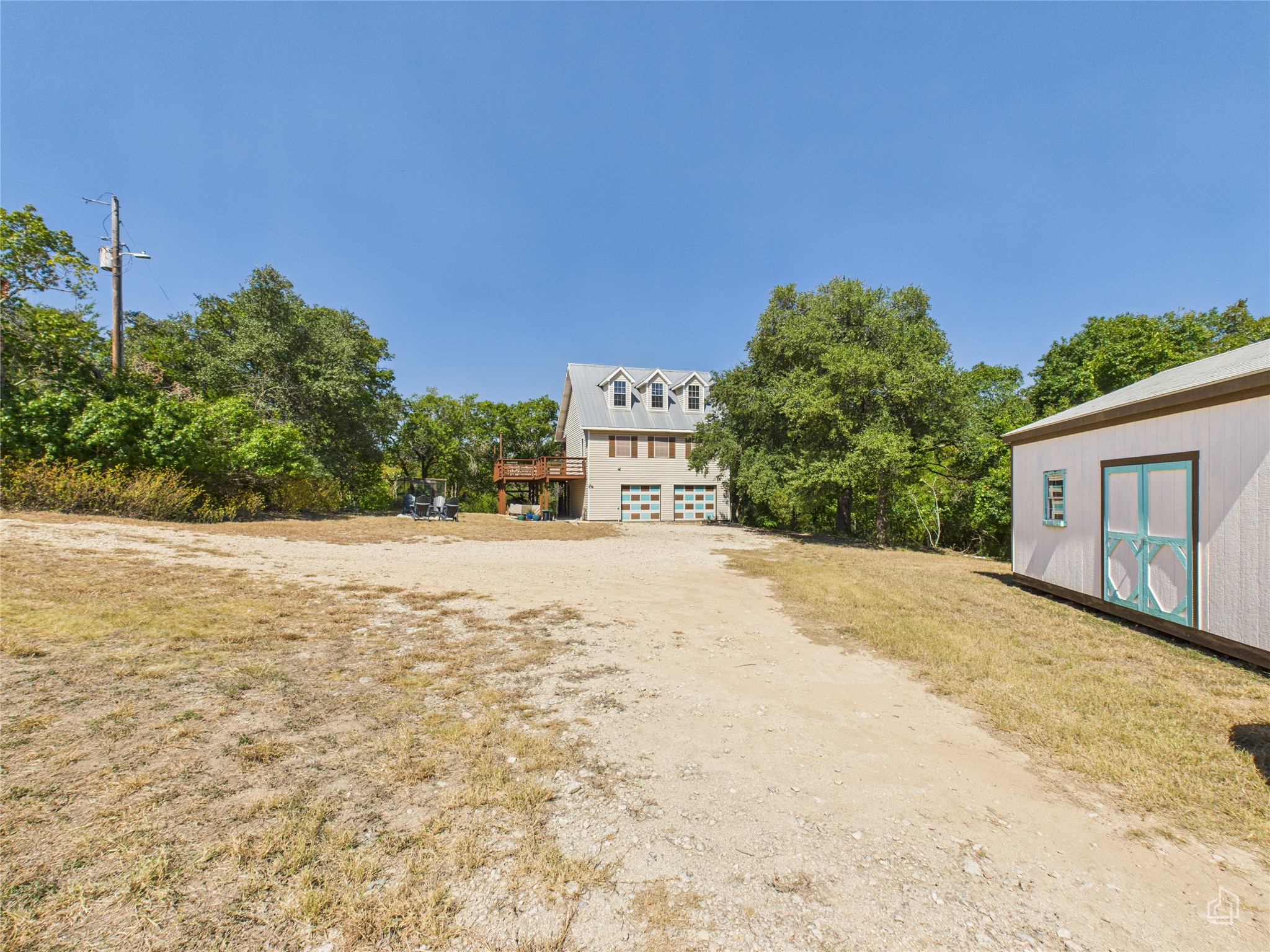 main property photo 28