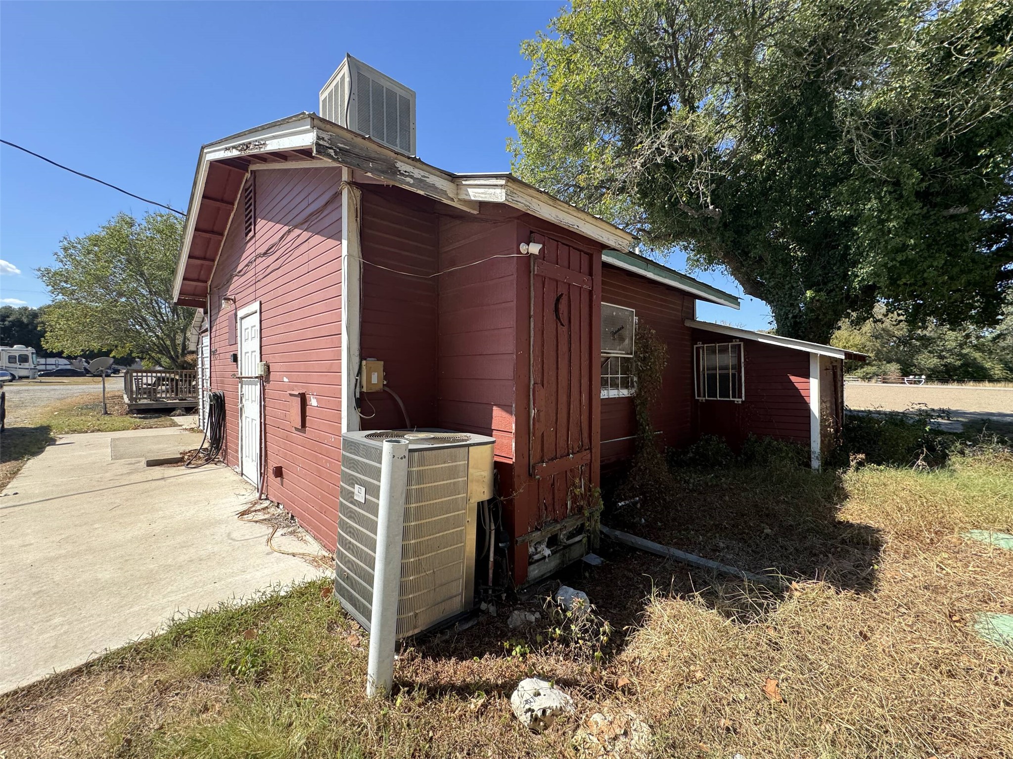 main property photo 12