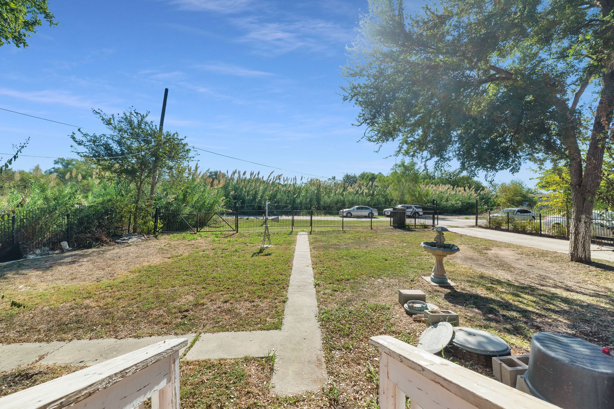 main property photo 4